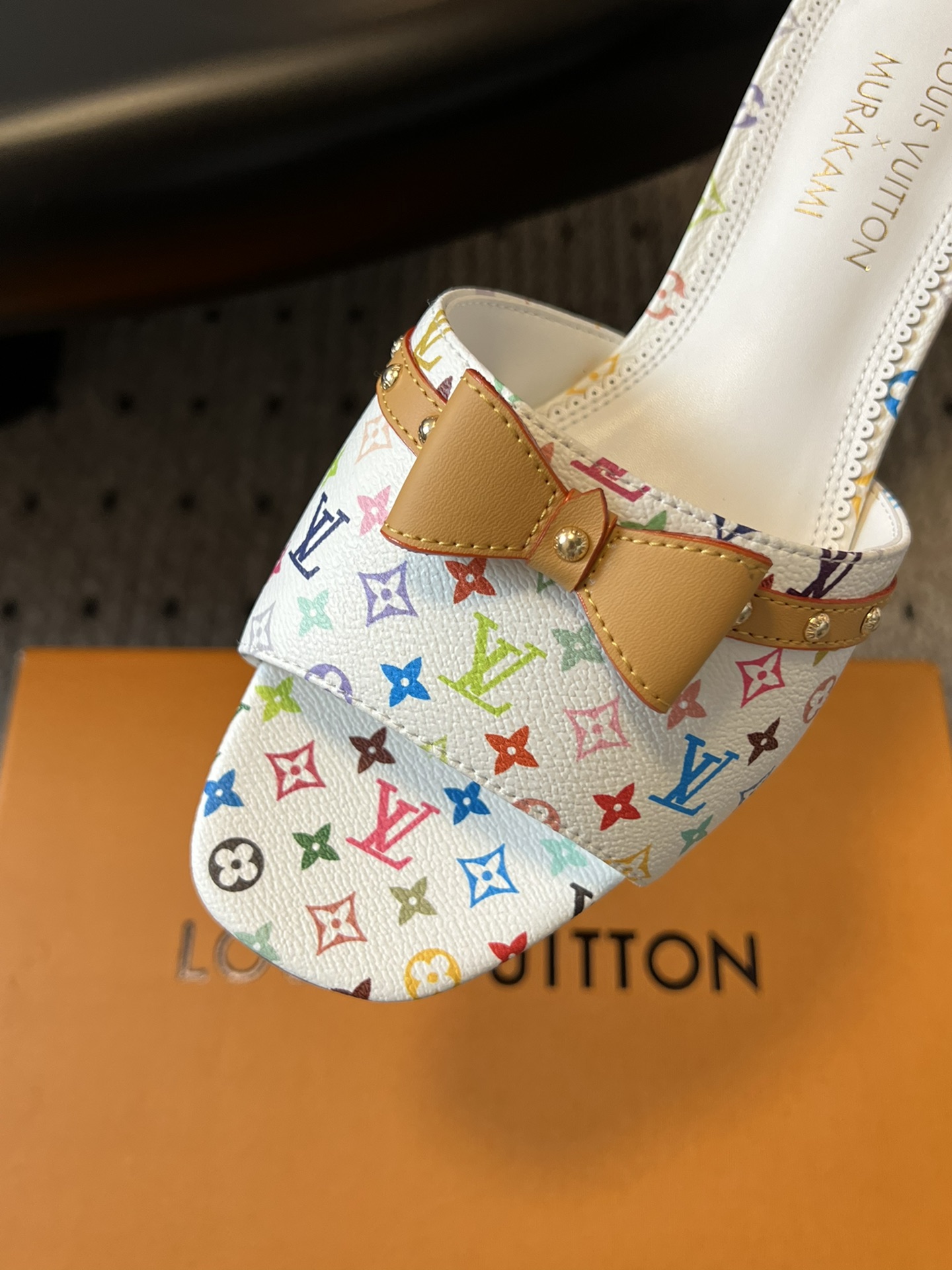 LV Spring and Summer New Flat Sandals