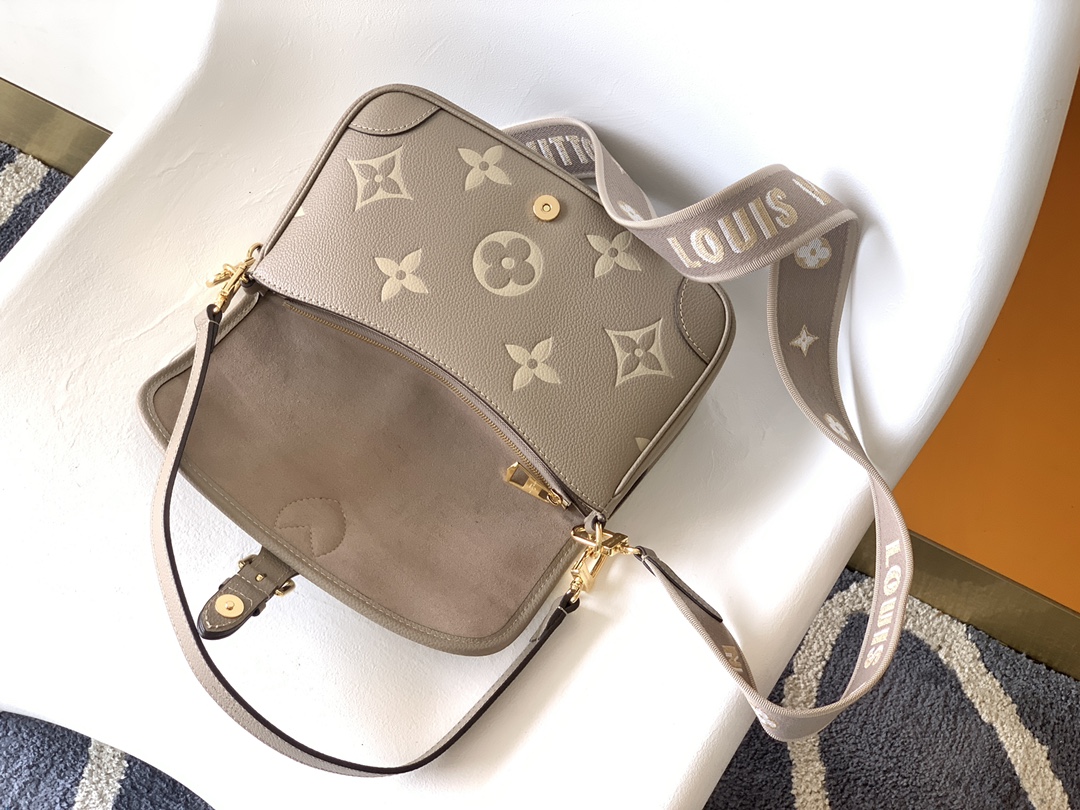 Louis Vuitton M46583 Diane Tourterelle Beige/Cream