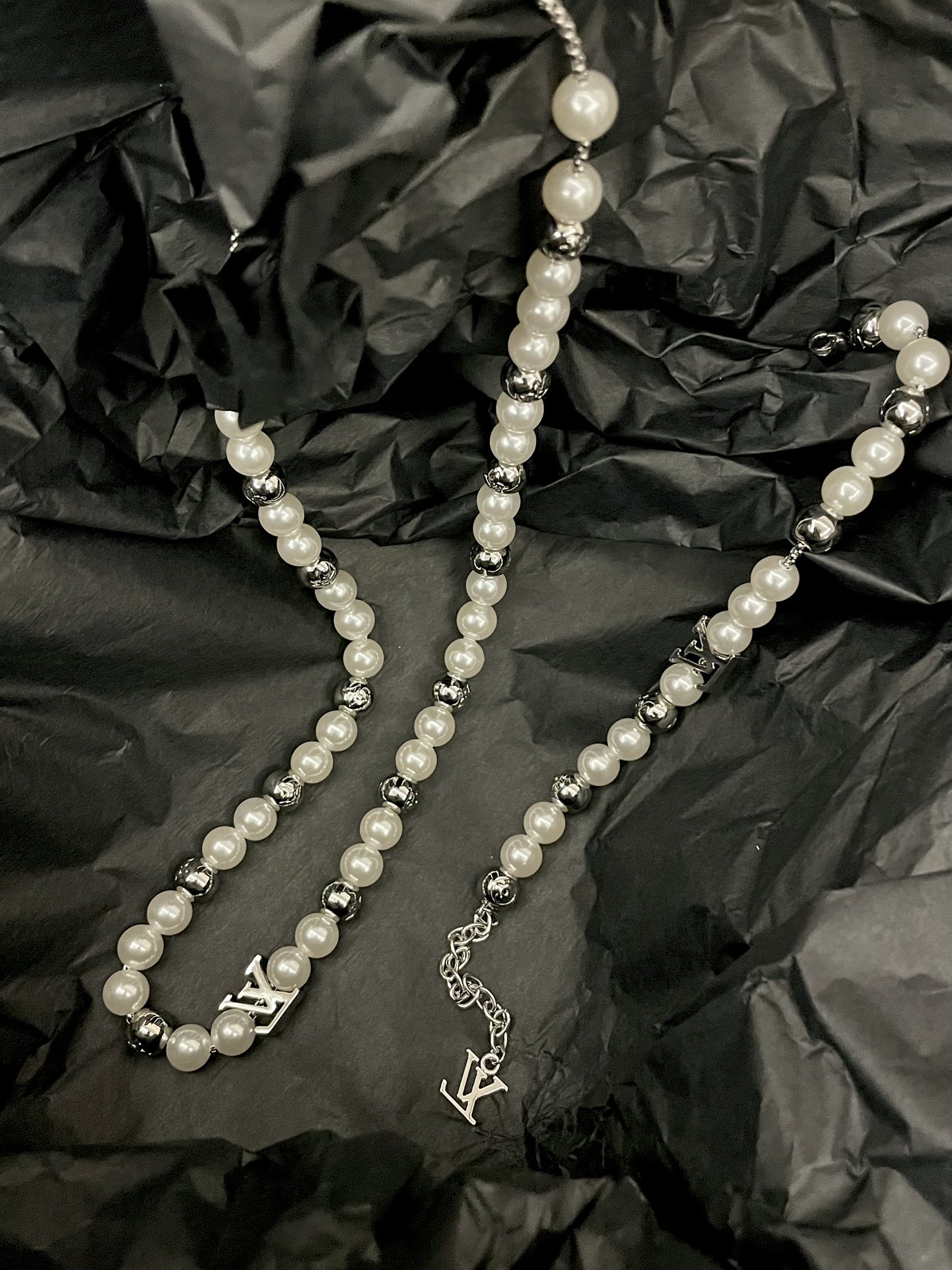Louis Vuitton Donkey's new pearl necklace is amazing