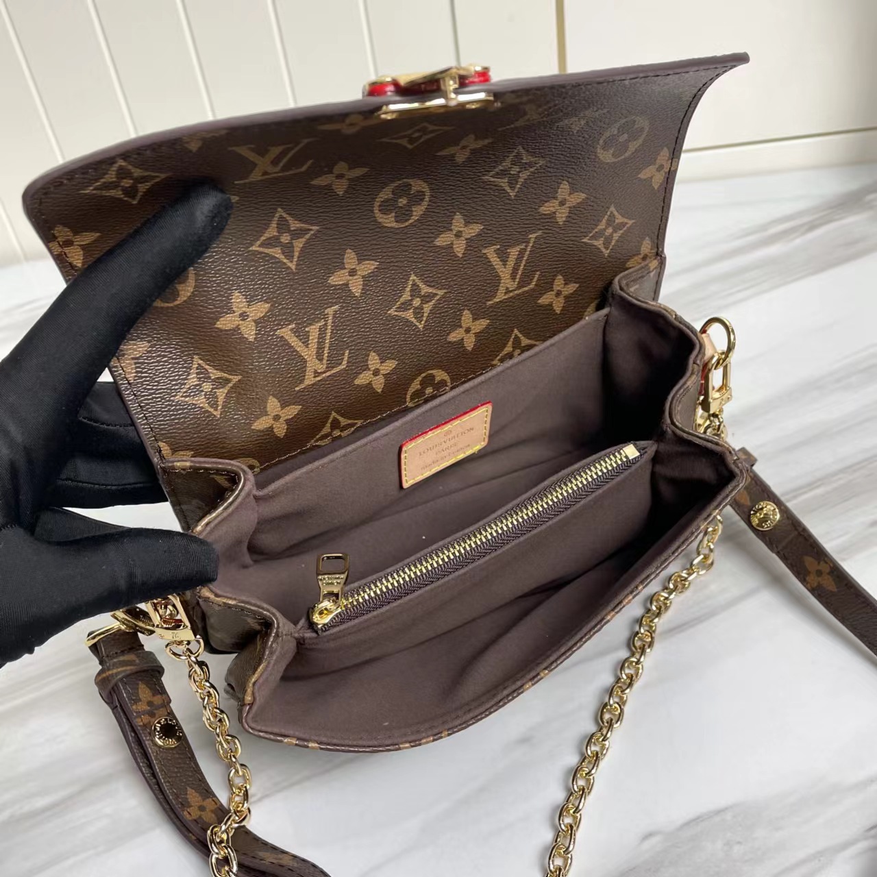 Louis Vuitton M46279 Pochette Métis East West