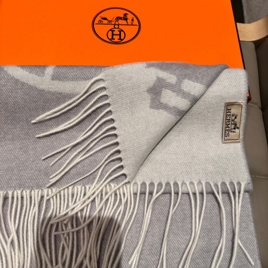 Hermes- double jacquard scarf with thick fringe