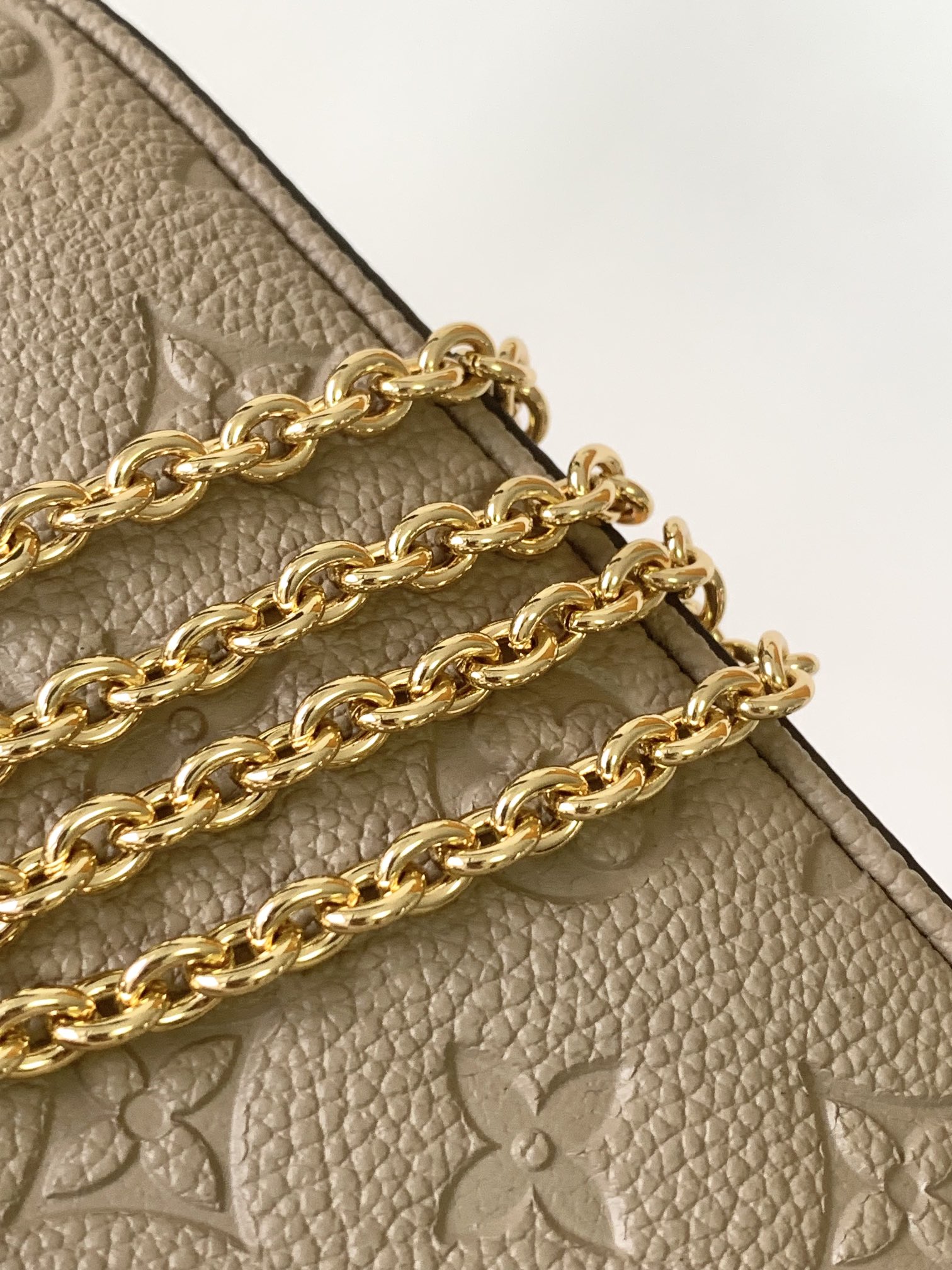 LV-M13614 Easy Pouch