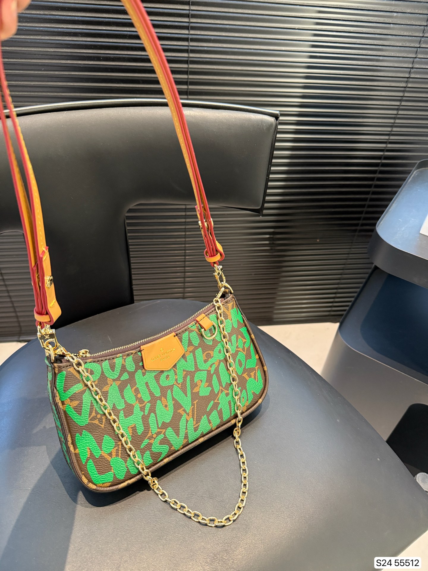 LV-2001 Stephen Sprouse Monogram Graffiti Pochette Accessoires shoulder bag