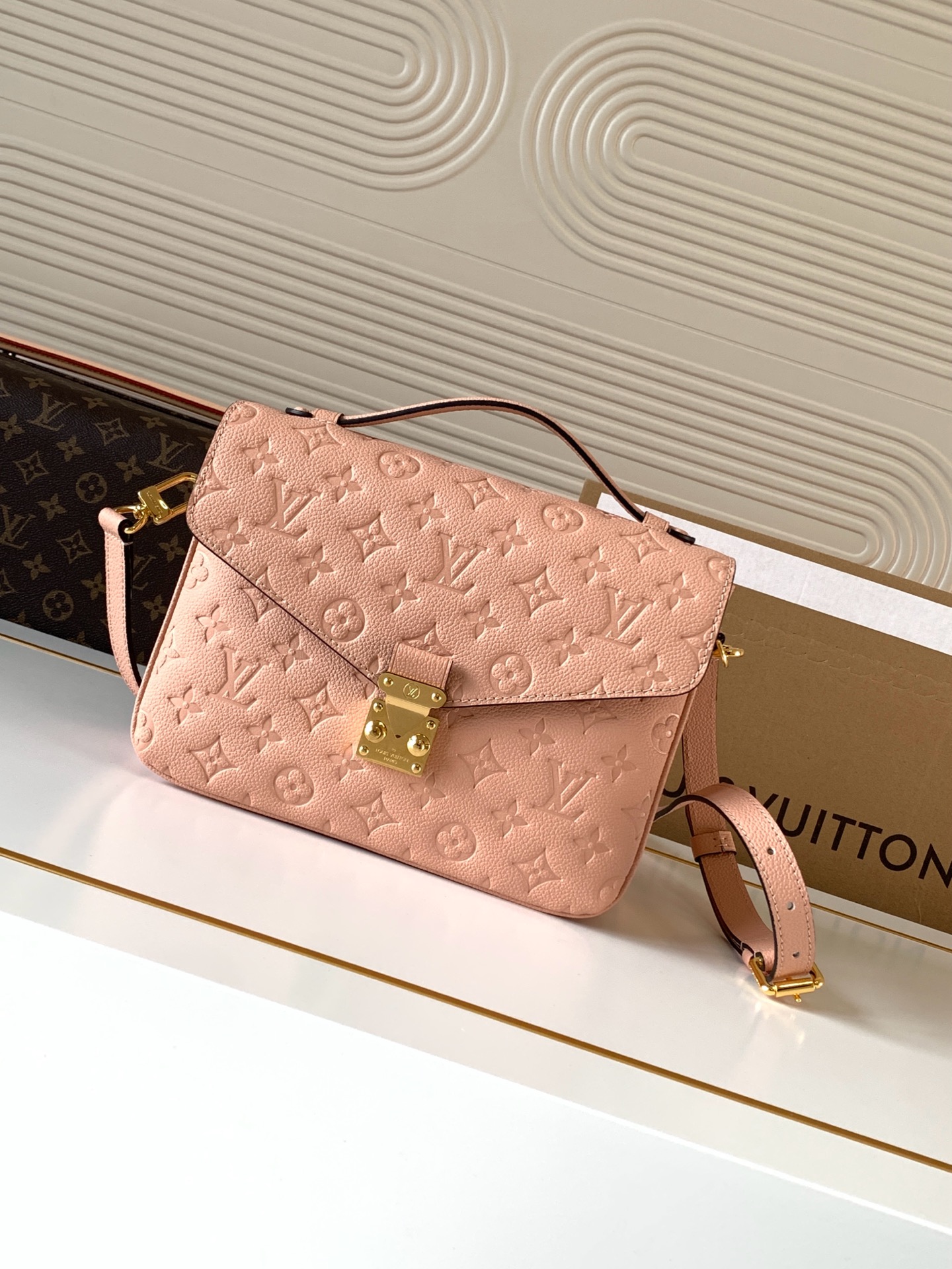 Louis Vuitton pochette métis Pink M44018