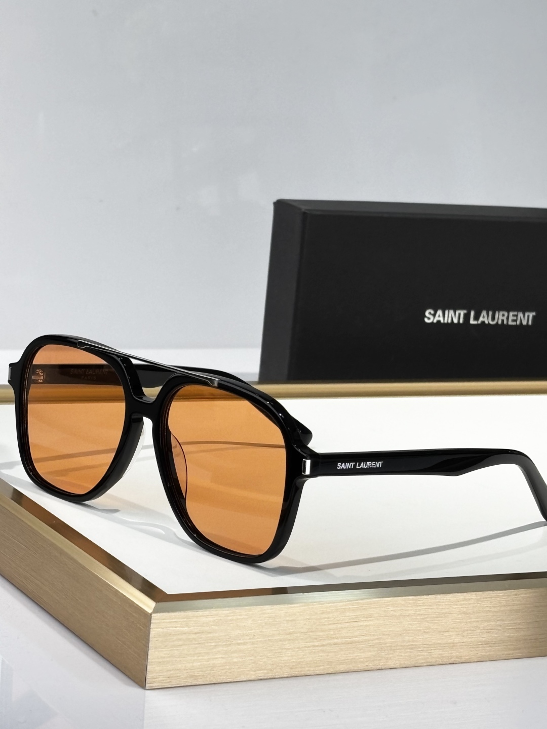 SAINT LAURENT – Model SL545