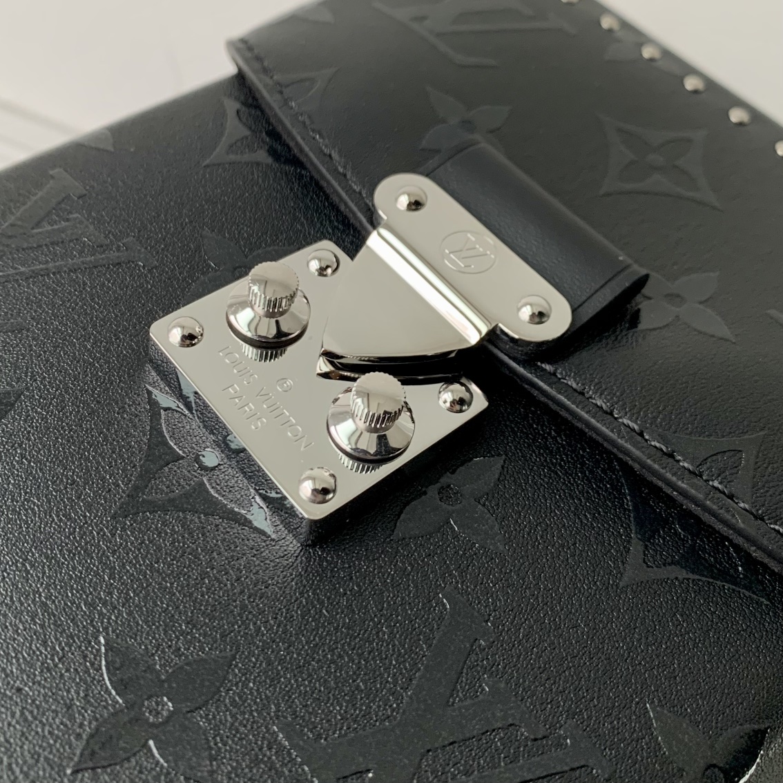 Louis Vuitton M11269 Camera Box Black