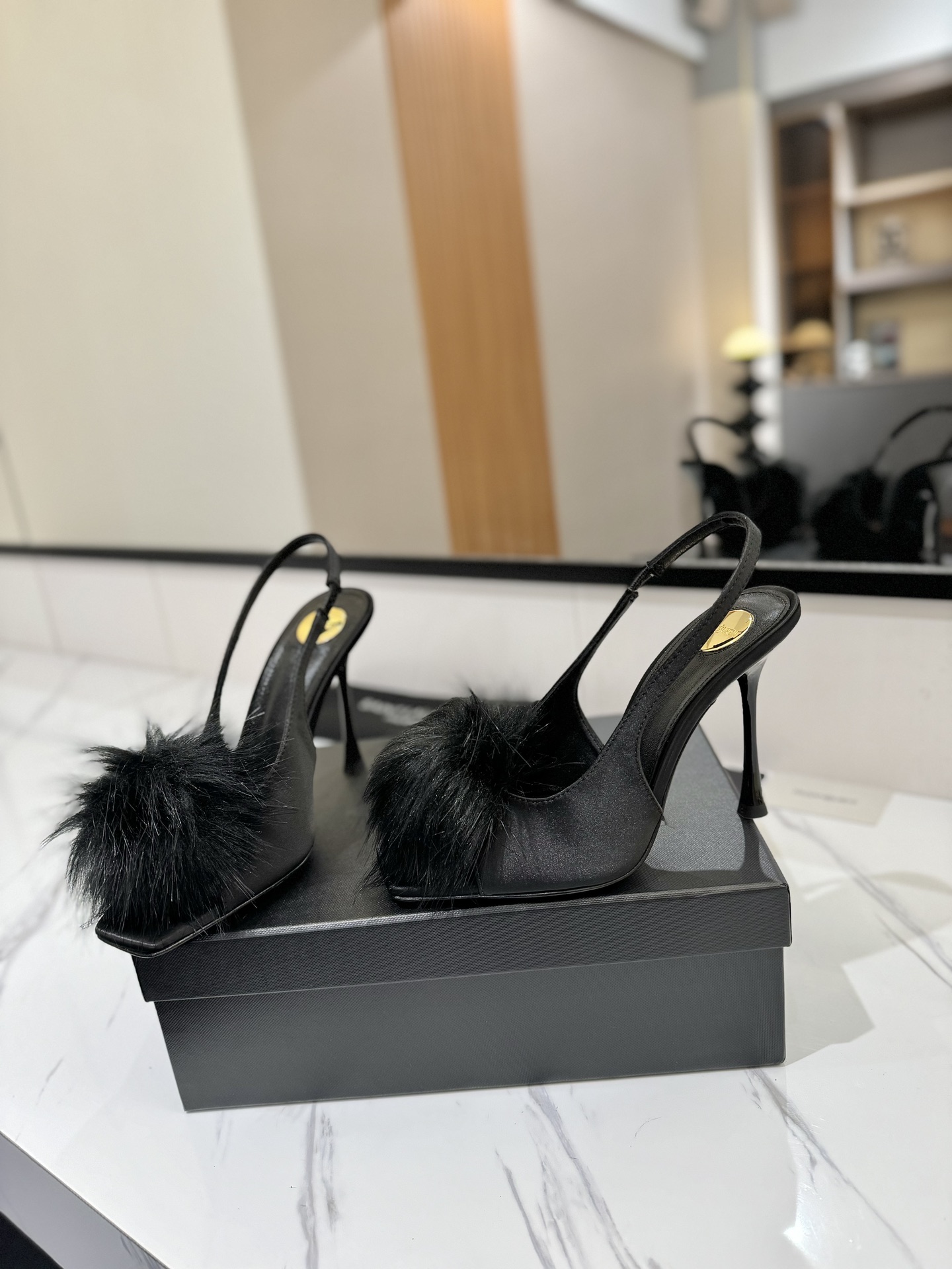 💰 Yves Saint Laurent Amber Series Mink Fur Sandals