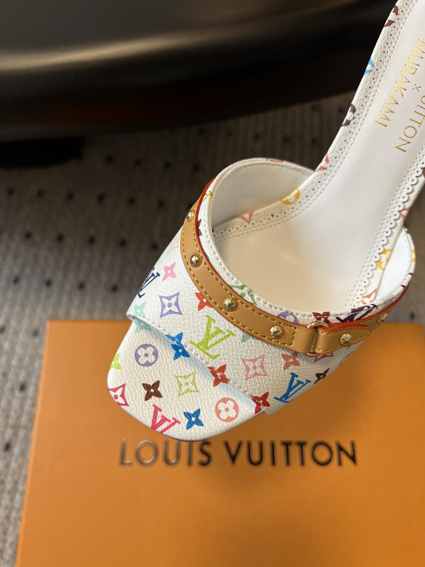 LV Spring and Summer New Flat Sandals
