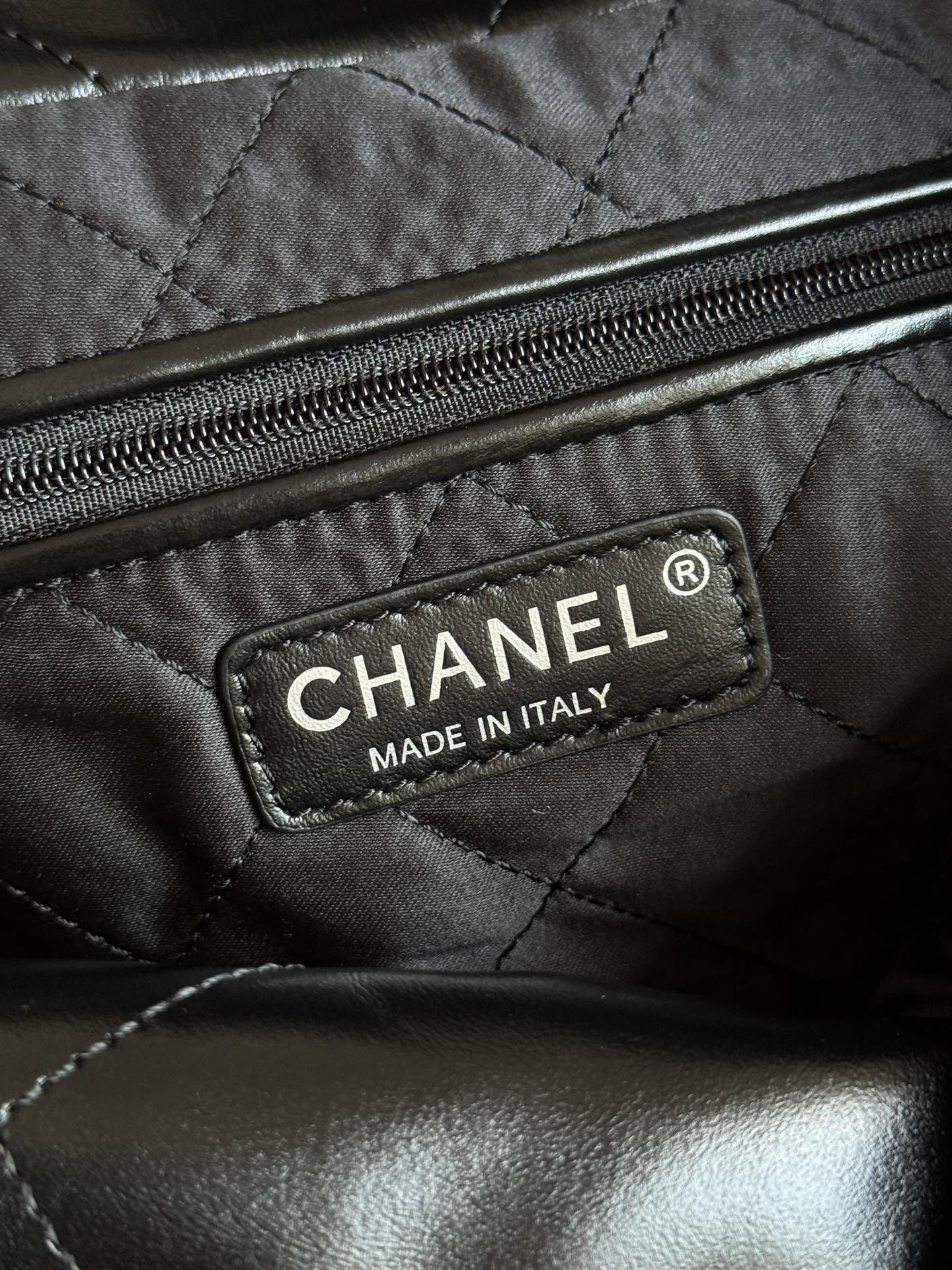 CHANEL 22 Handbag