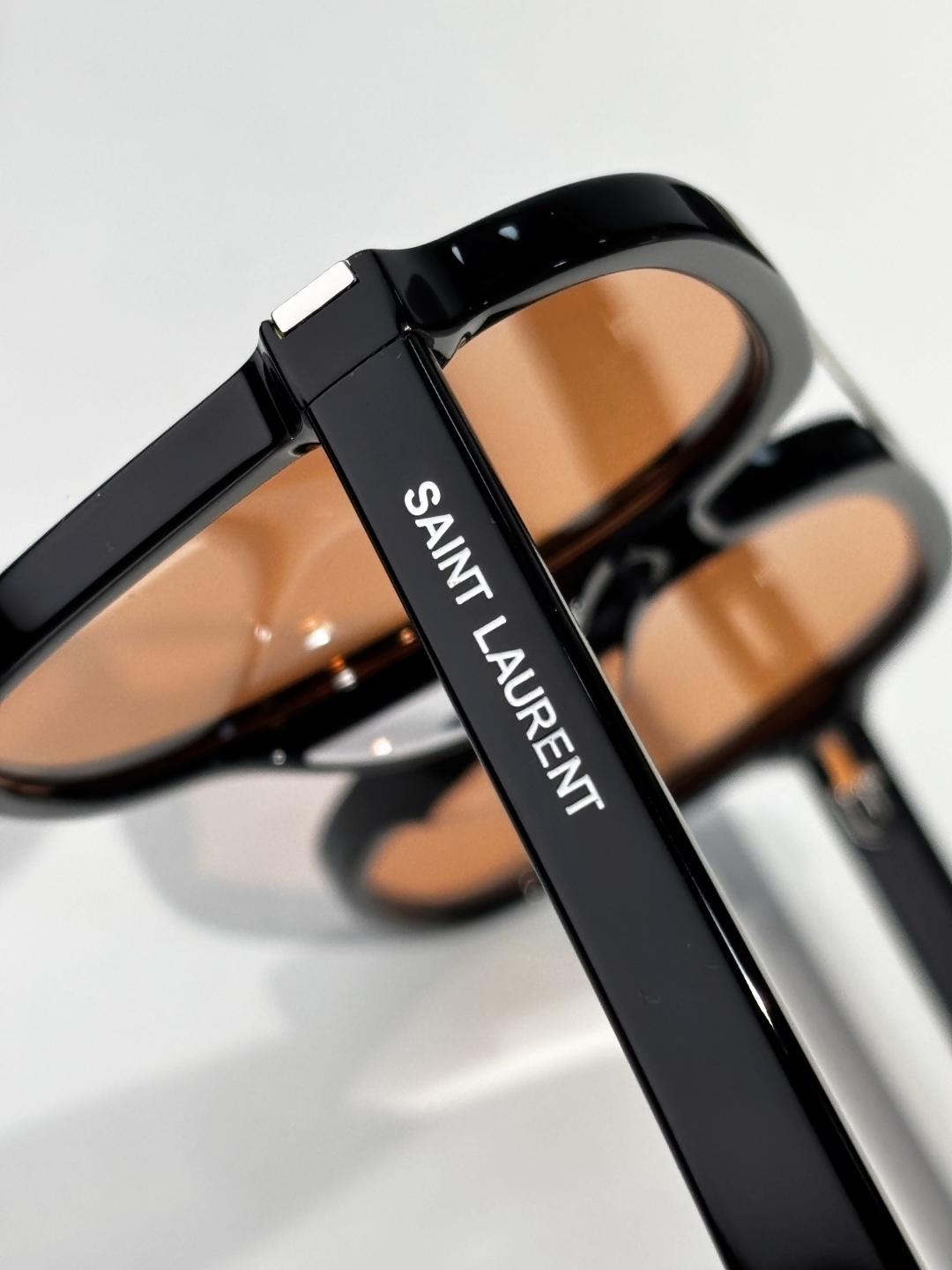 SAINT LAURENT – Model SL545