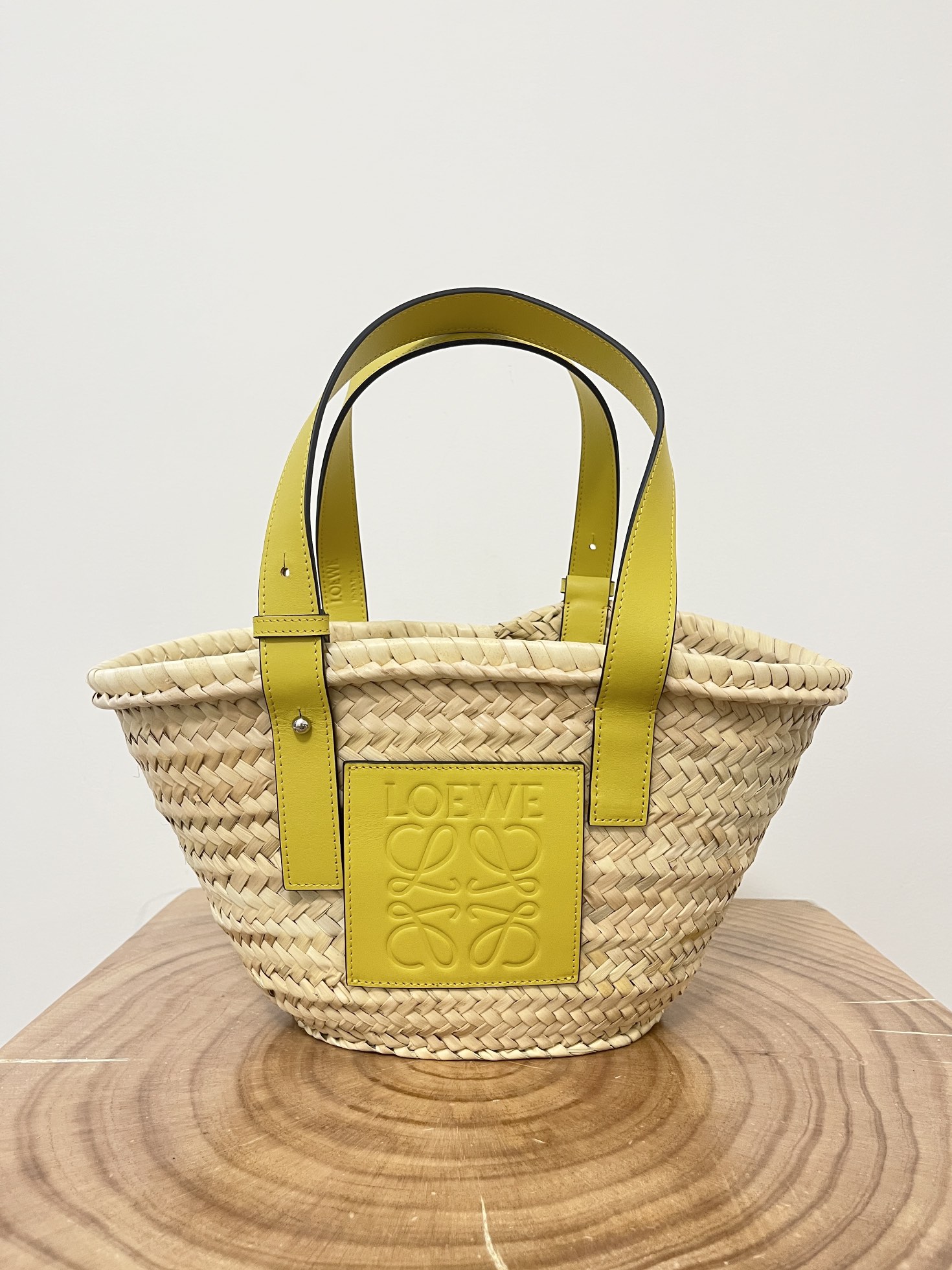 Loewe-Basket bag in palm leaf and calfskin-