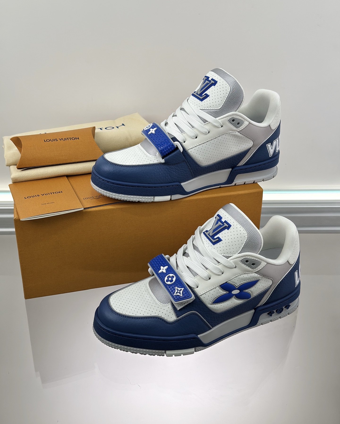 LOUIS VUITTON 1AHTBR LV Trainer Sneaker