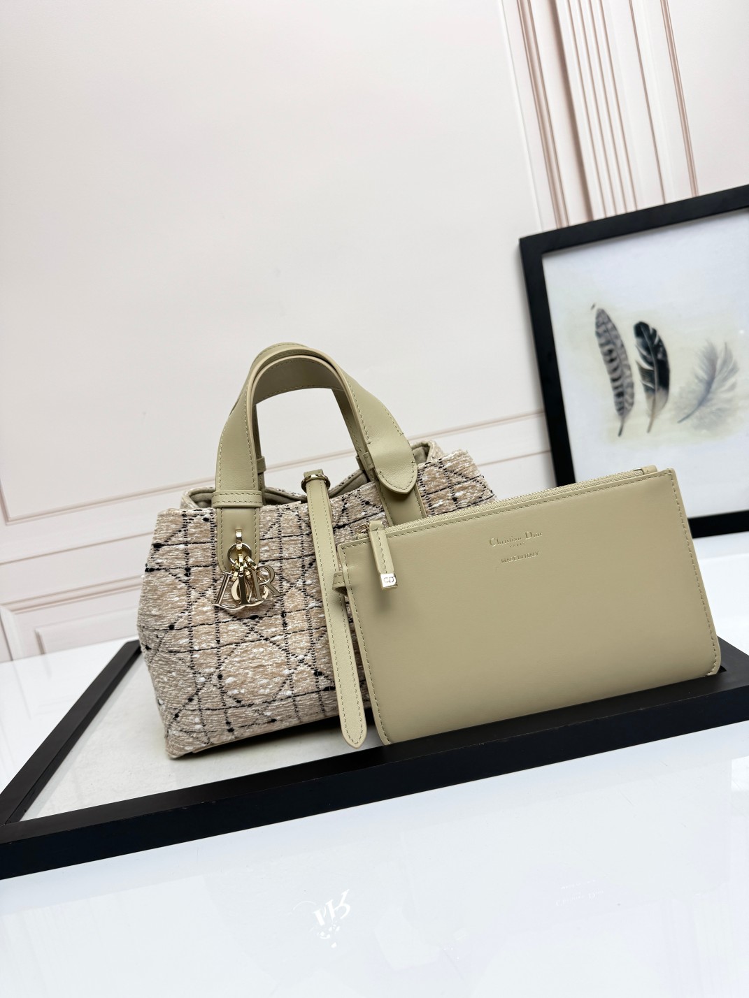 𝐃𝐢𝐨𝐫-𝐓𝐨𝐮𝐣𝐨𝐮𝐫𝐬