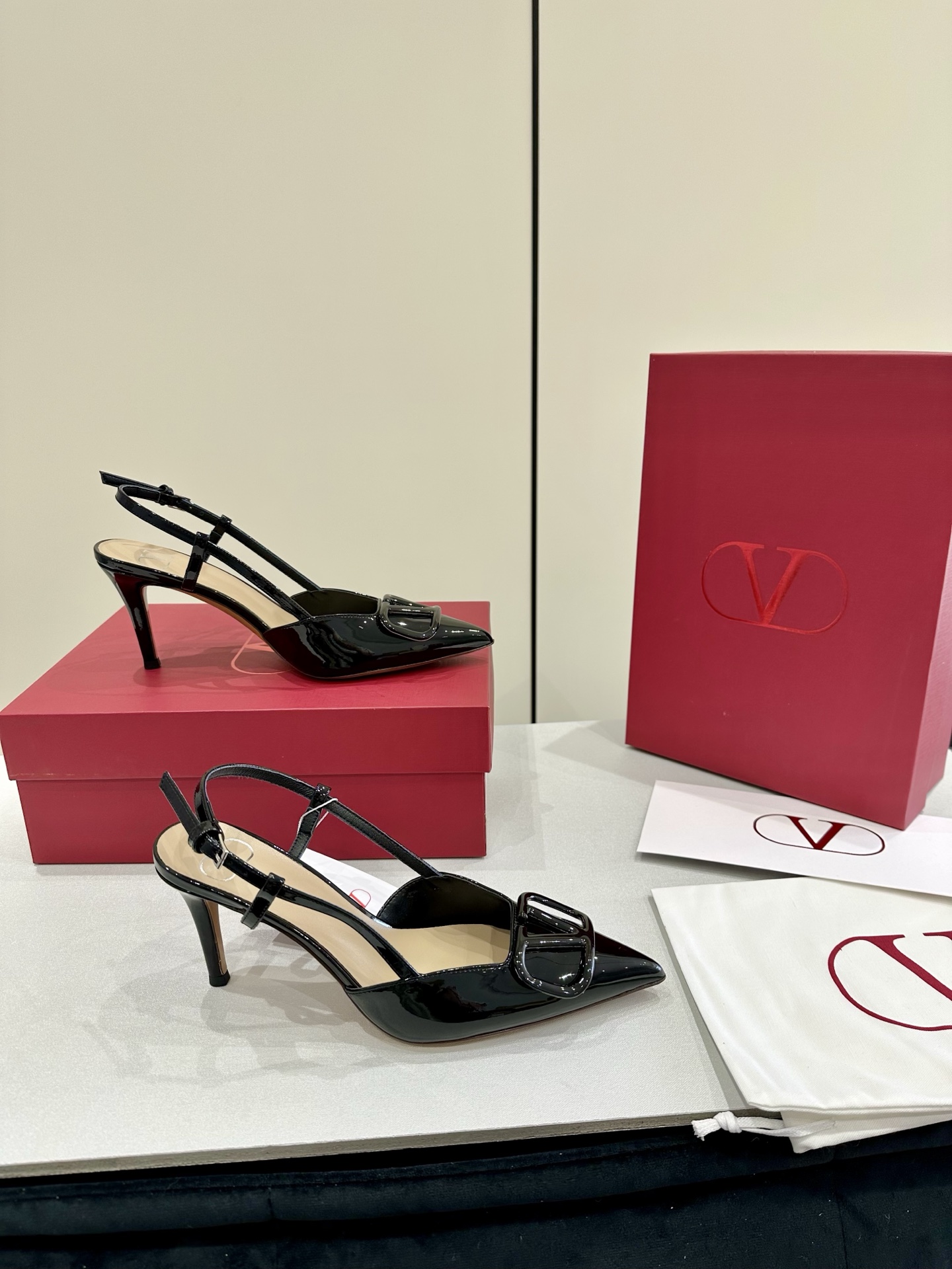Valentino Garavani vlogo slingback pumps