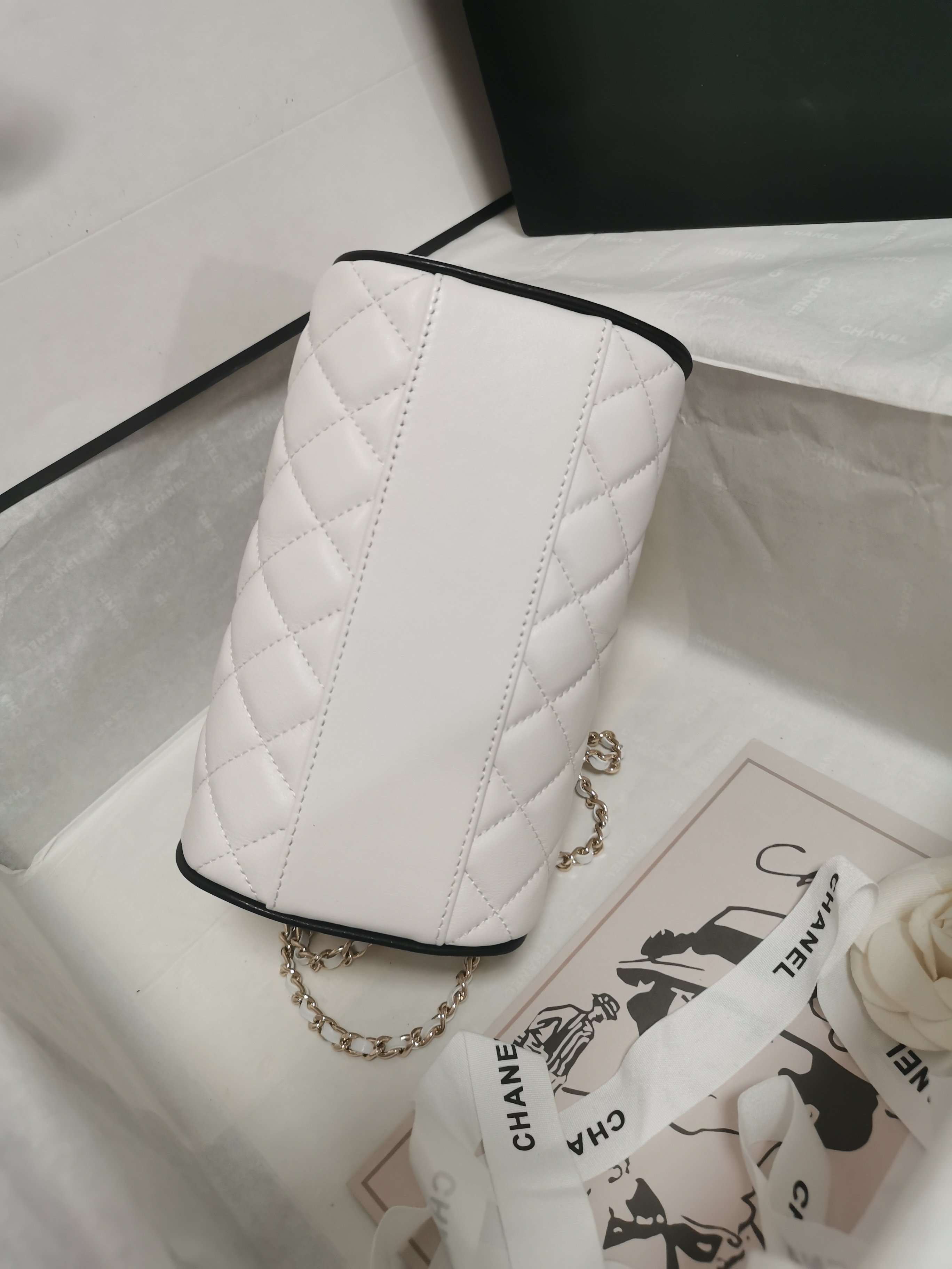 Chanel Classic WhiteChanel Classic White Quilted Bag