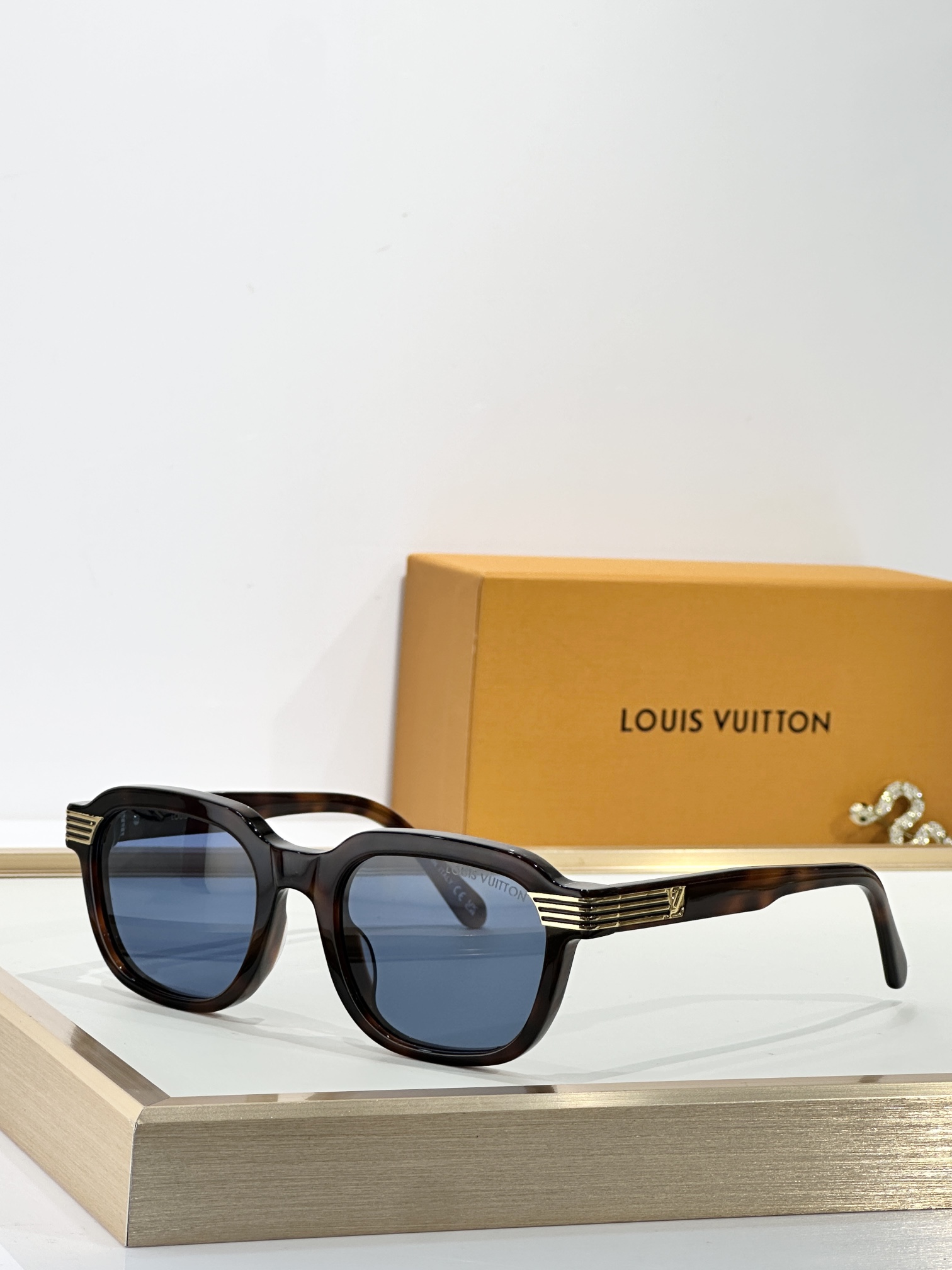 Louis Vuitton LV Slide Square-Round Sunglasses Z2889U