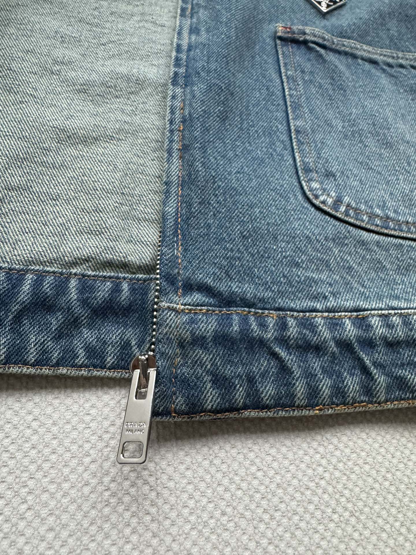 Prada Cropped leather-trimmed denimjacket in blue