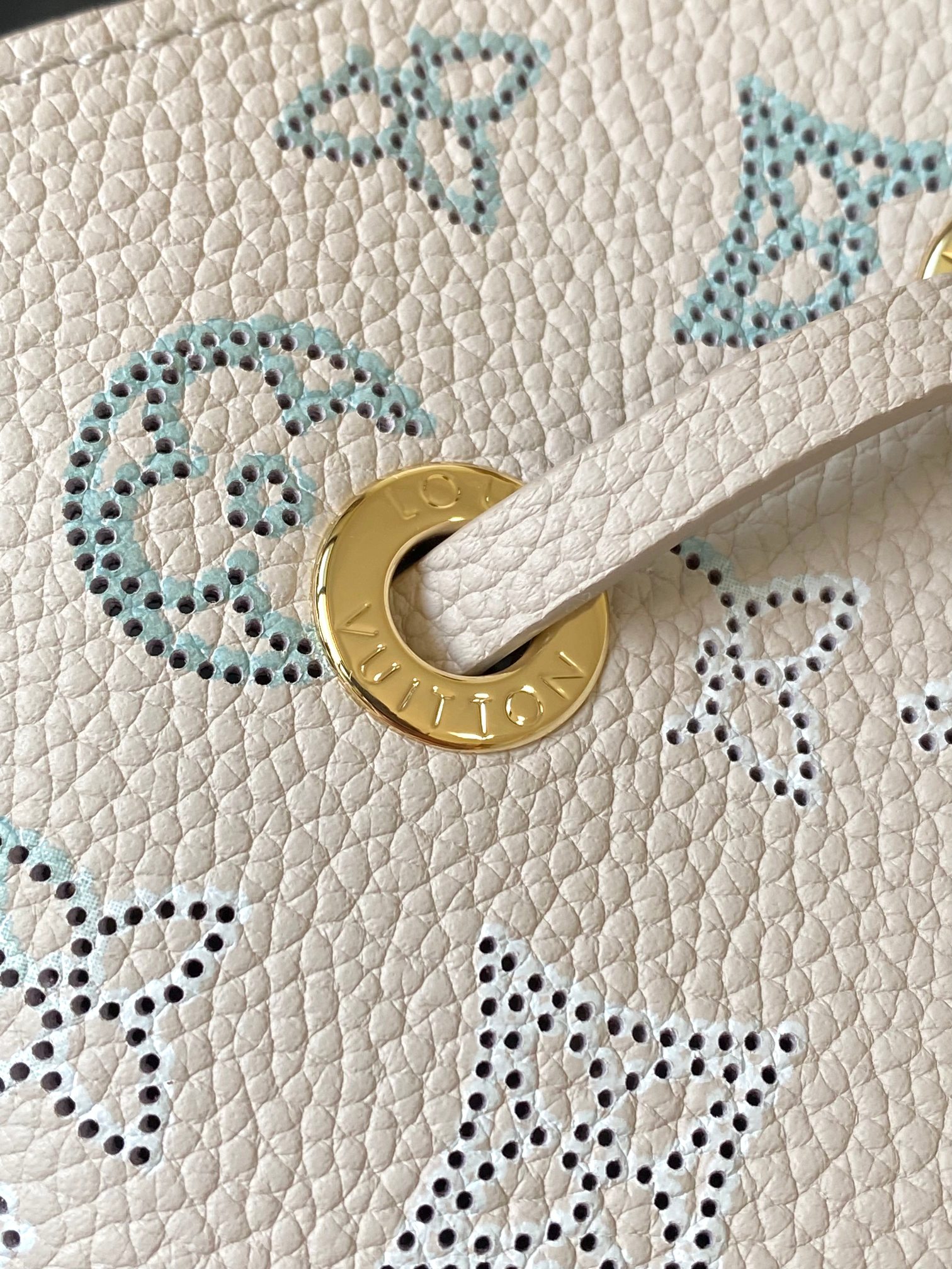 M12125 Flight Mode Bella