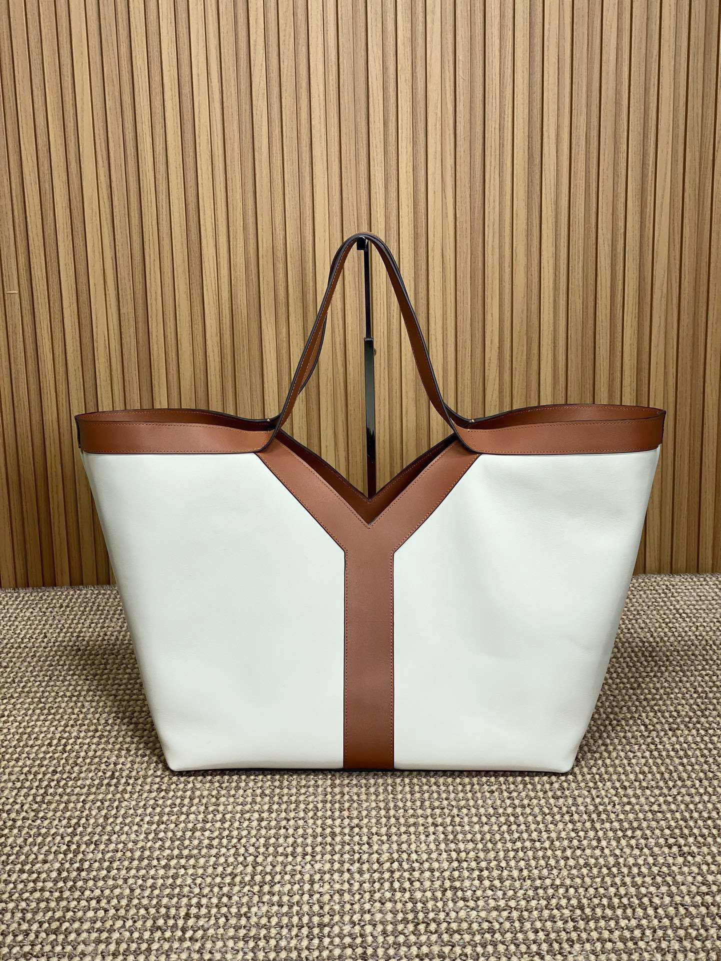 y tote in leather