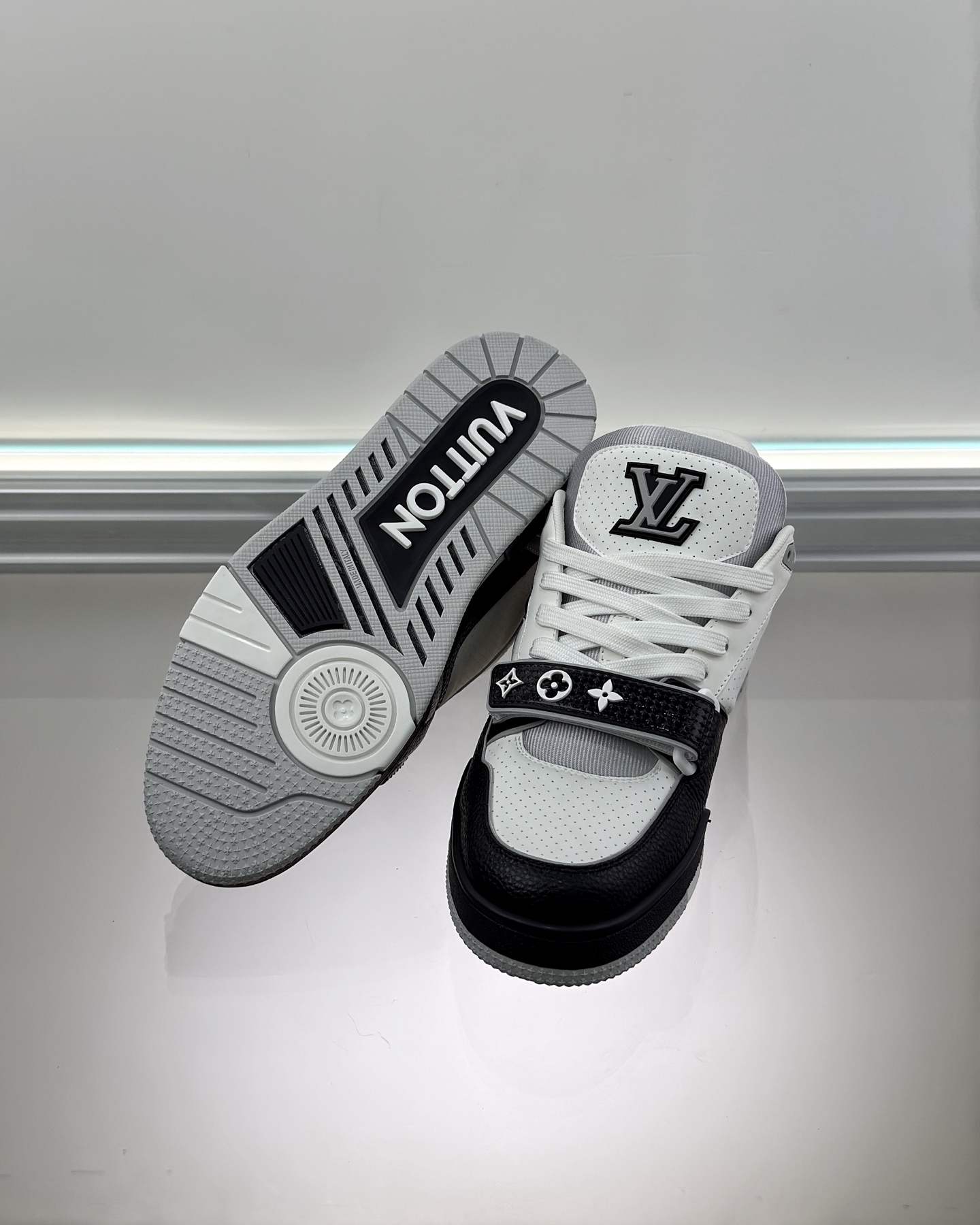LOUIS VUITTON 1AHTDF LV Trainer Sneaker