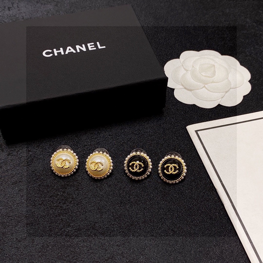 New Chanel Pearl Stud Earrings