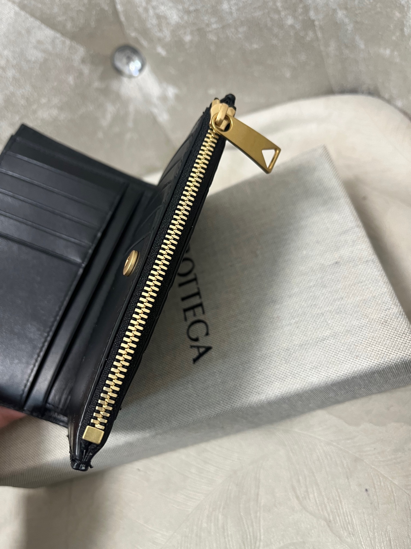 BV-Medium Intrecciato Bi-Fold Zip Wallet