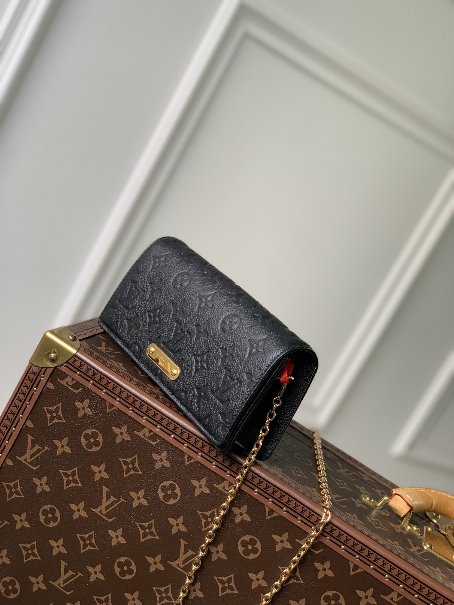 LV-M46919 Wallet On Chain Lily