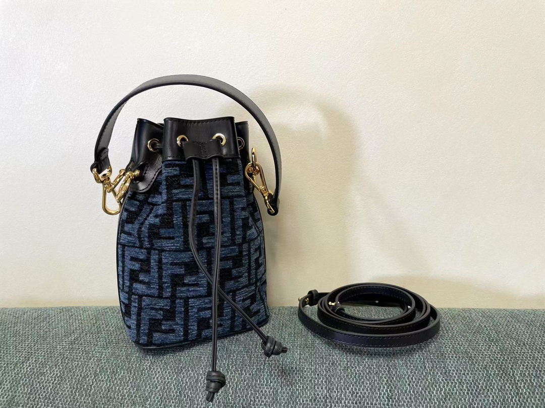 FENDI-MON TRÉSOR Bucket Bag