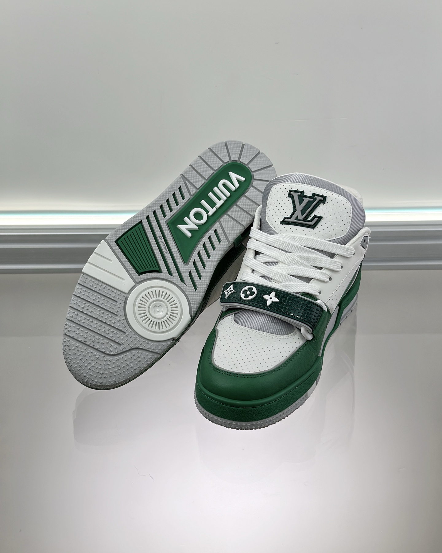 LOUIS VUITTON 1AHTCV LV Trainer Sneaker