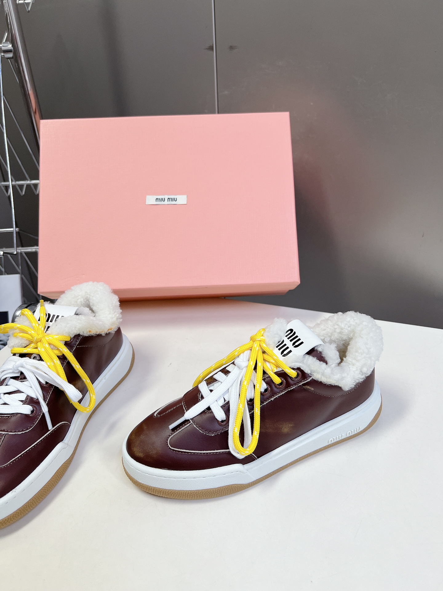 Top Version MIUMIU New American Retro Style Chunky Fuzzy Sneakers