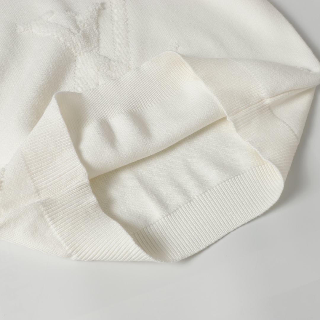 LV- Long sleeve white sweater