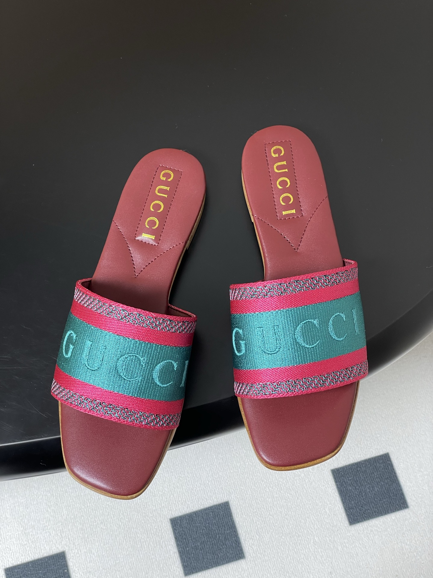 Gucci Letter Embroidered Flat Slippers