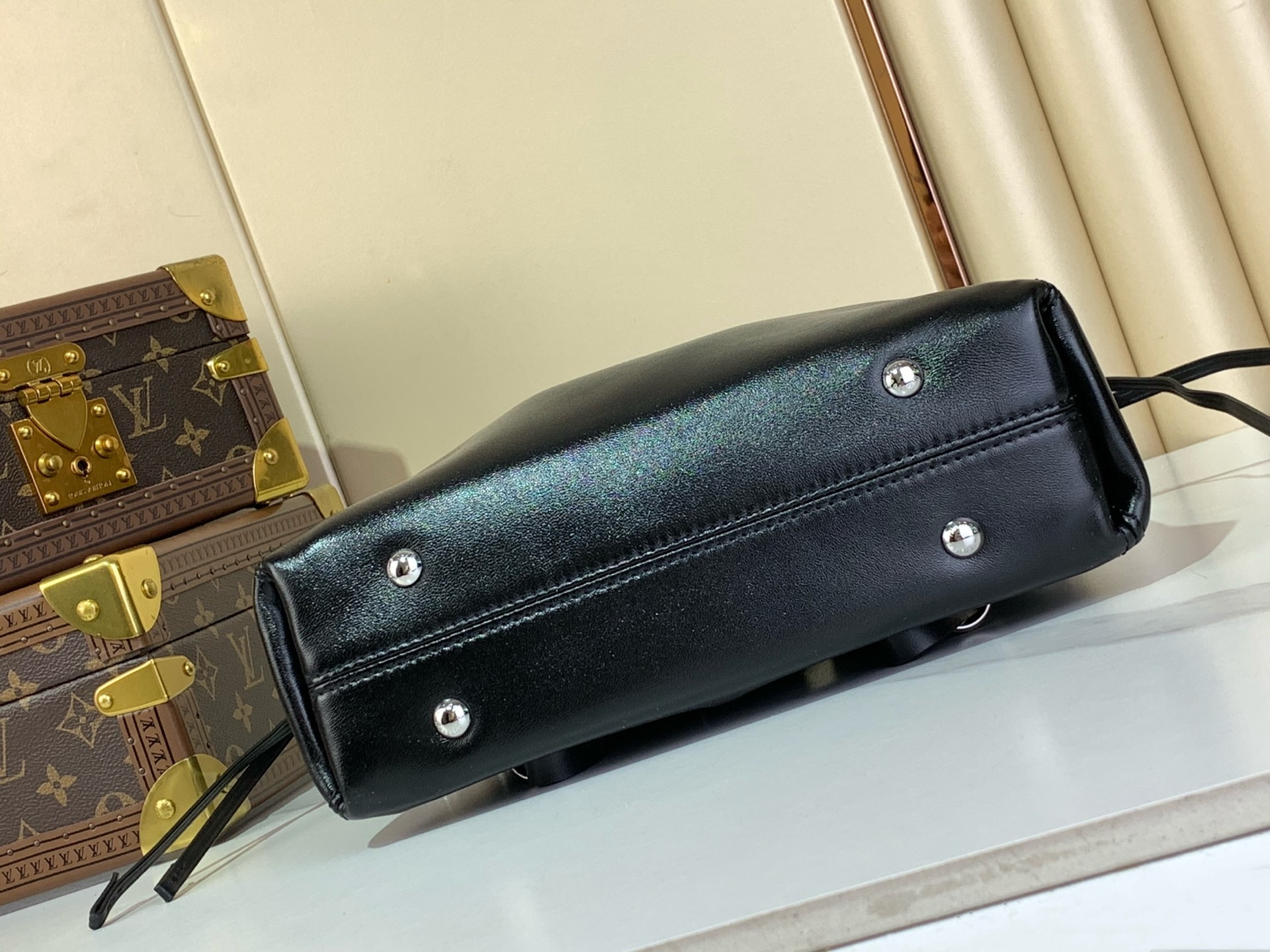 LV M25522 Off Duty Backpack Vibe