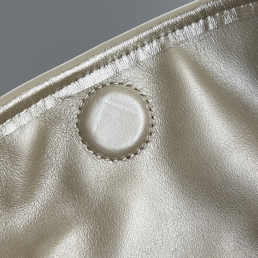 Bv New Large HOP Leather Bag (Model 763970)