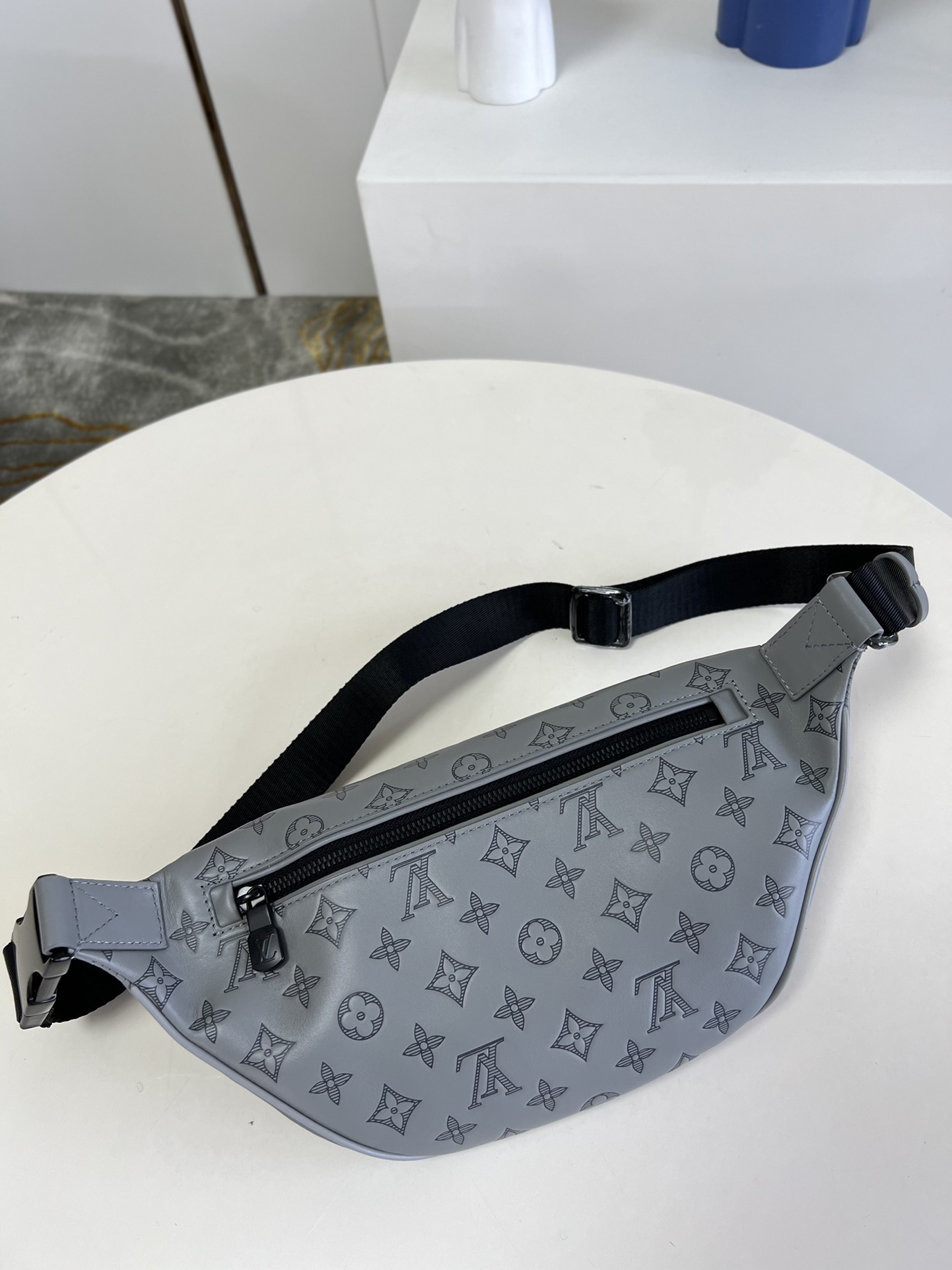 Louis Vuitton Anthracite gray M46108 Discovery Bumbag