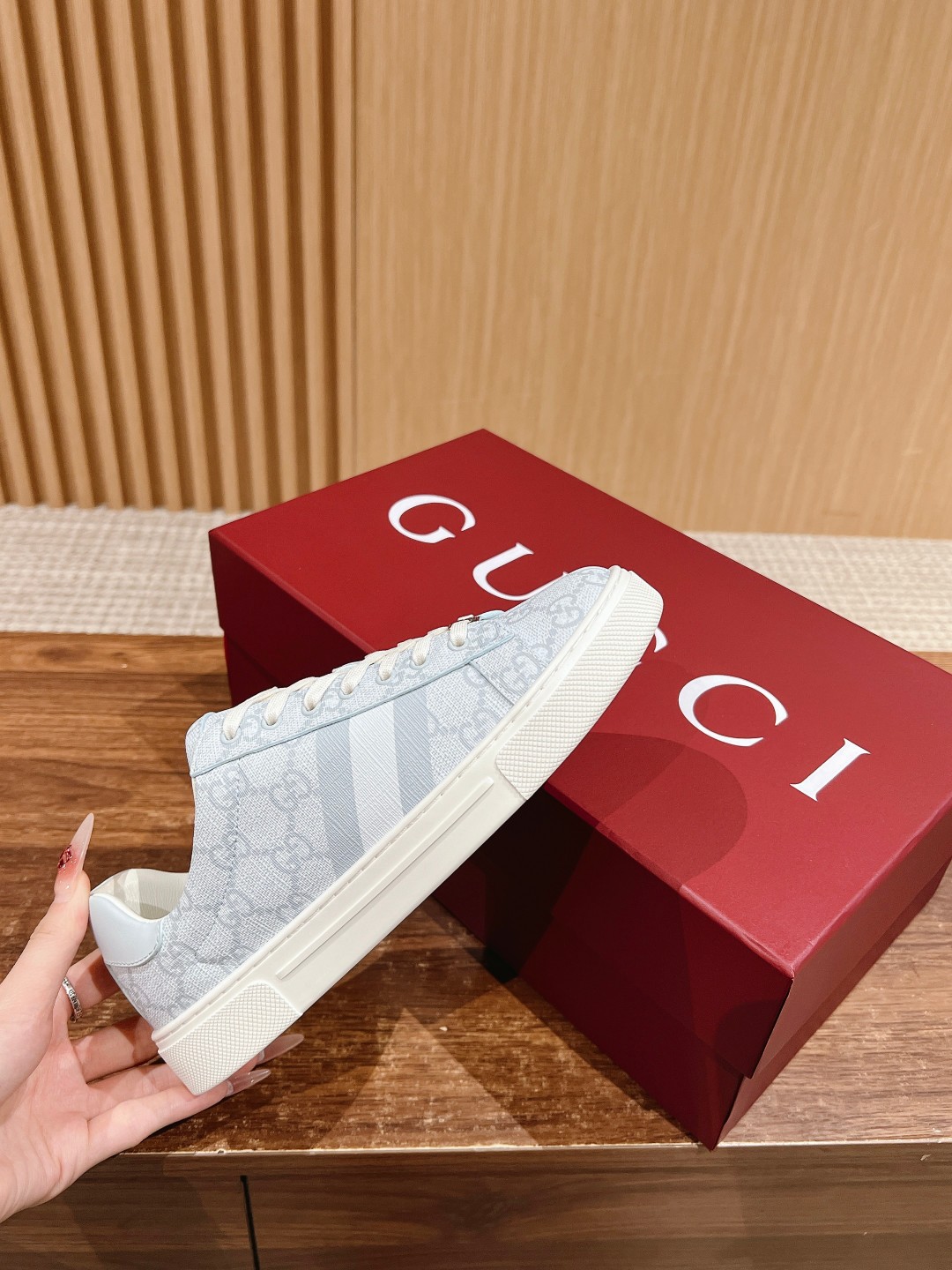 𝙂𝙪𝙘𝙘𝙞 𝘼𝙘𝙚# light gray