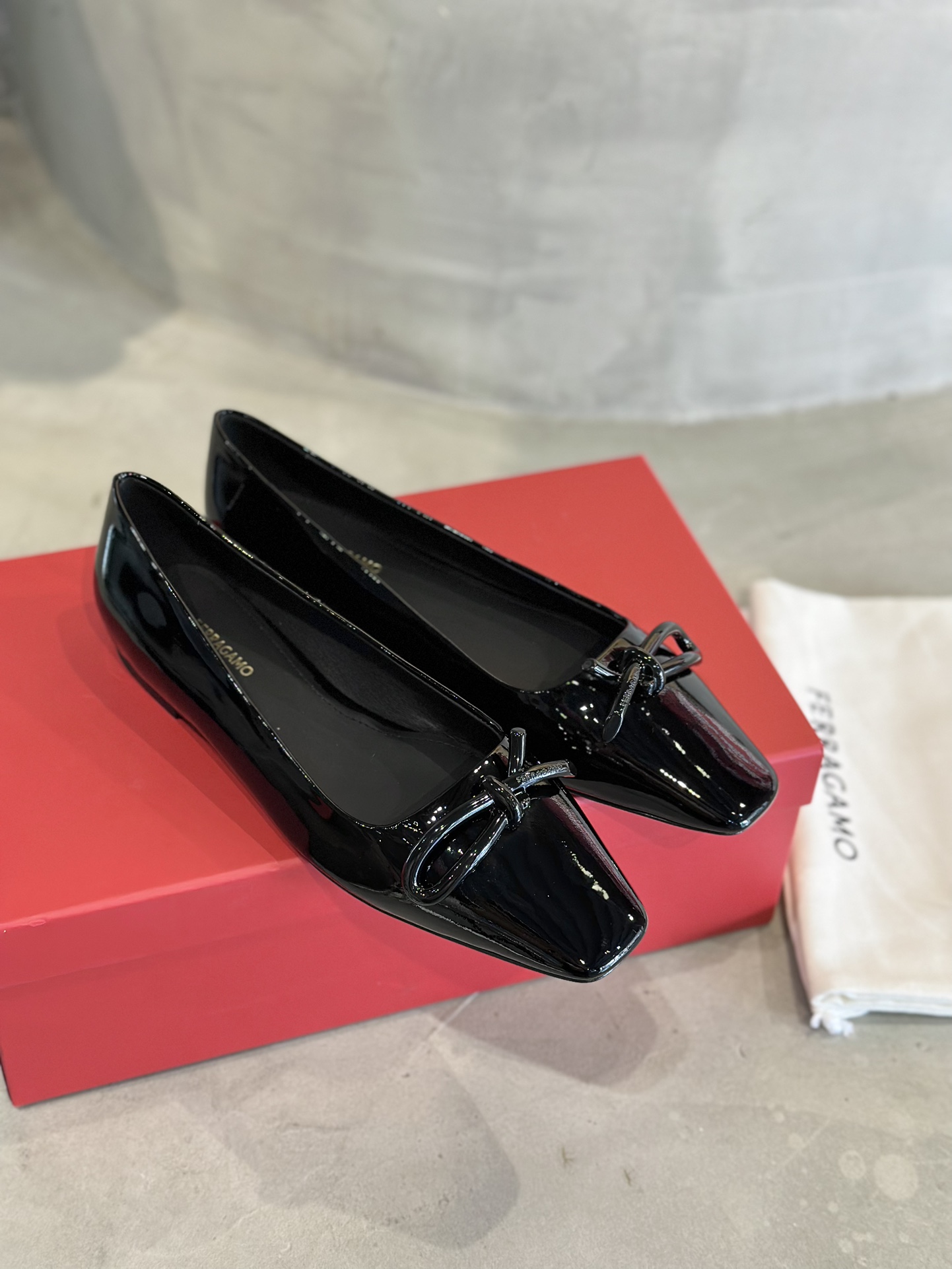 FERRAGAMO-Inspired New Vara Ballet Flats