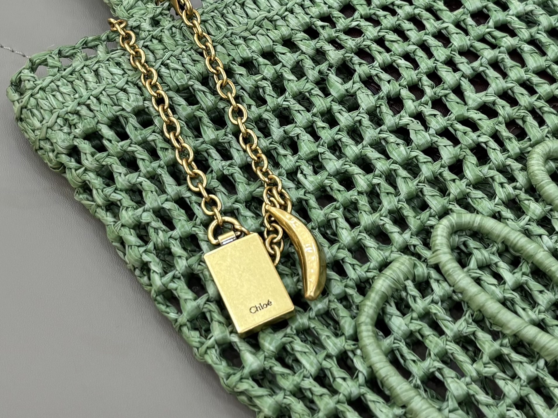 Chloé Small Summer Banana tote bag in raffia