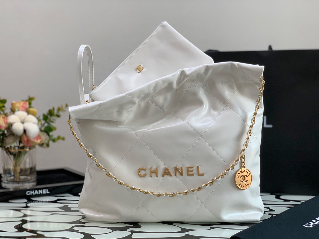 Chanel-22Bag-White-39cm