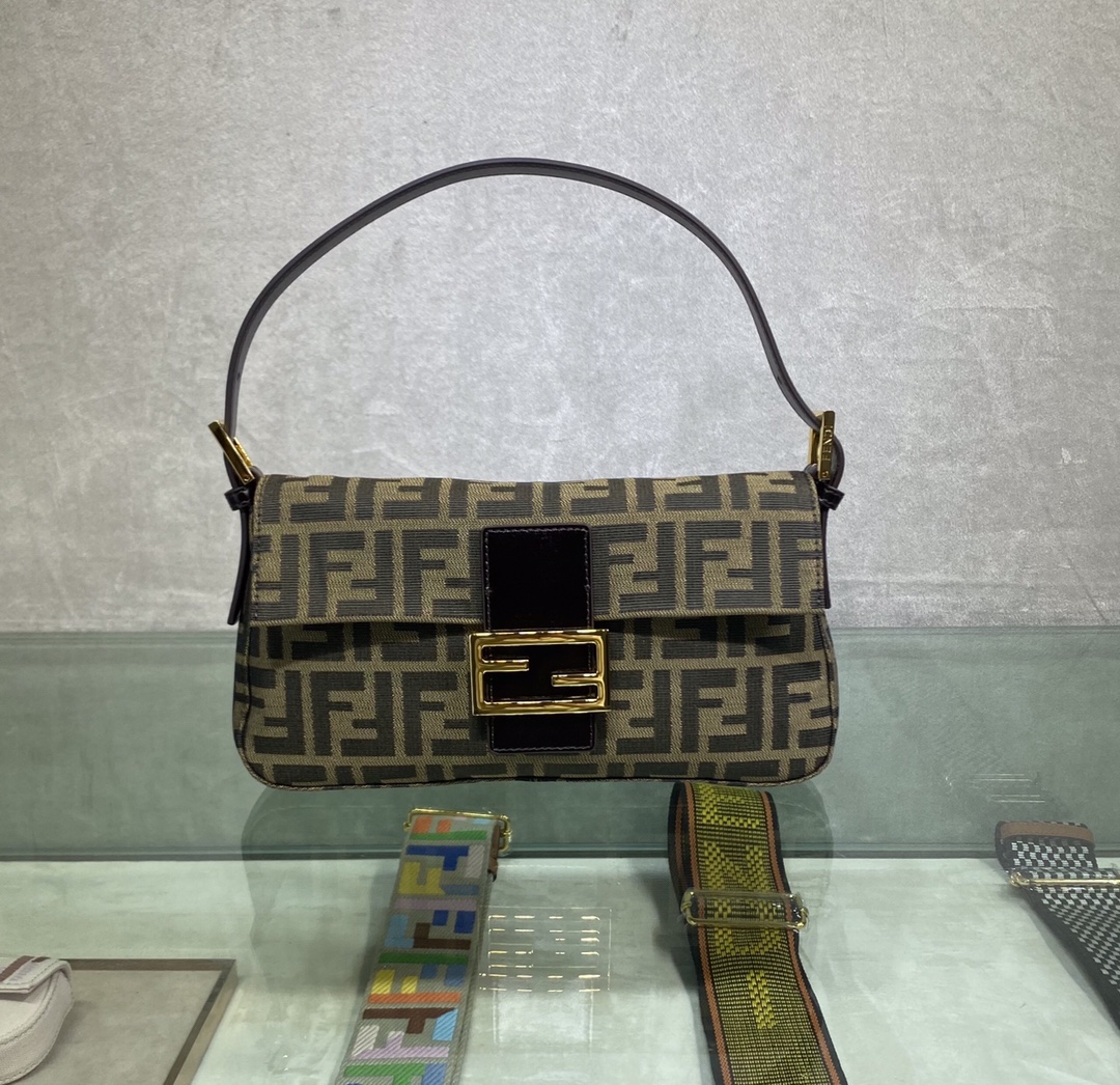 FENDI-1288F baguette bag