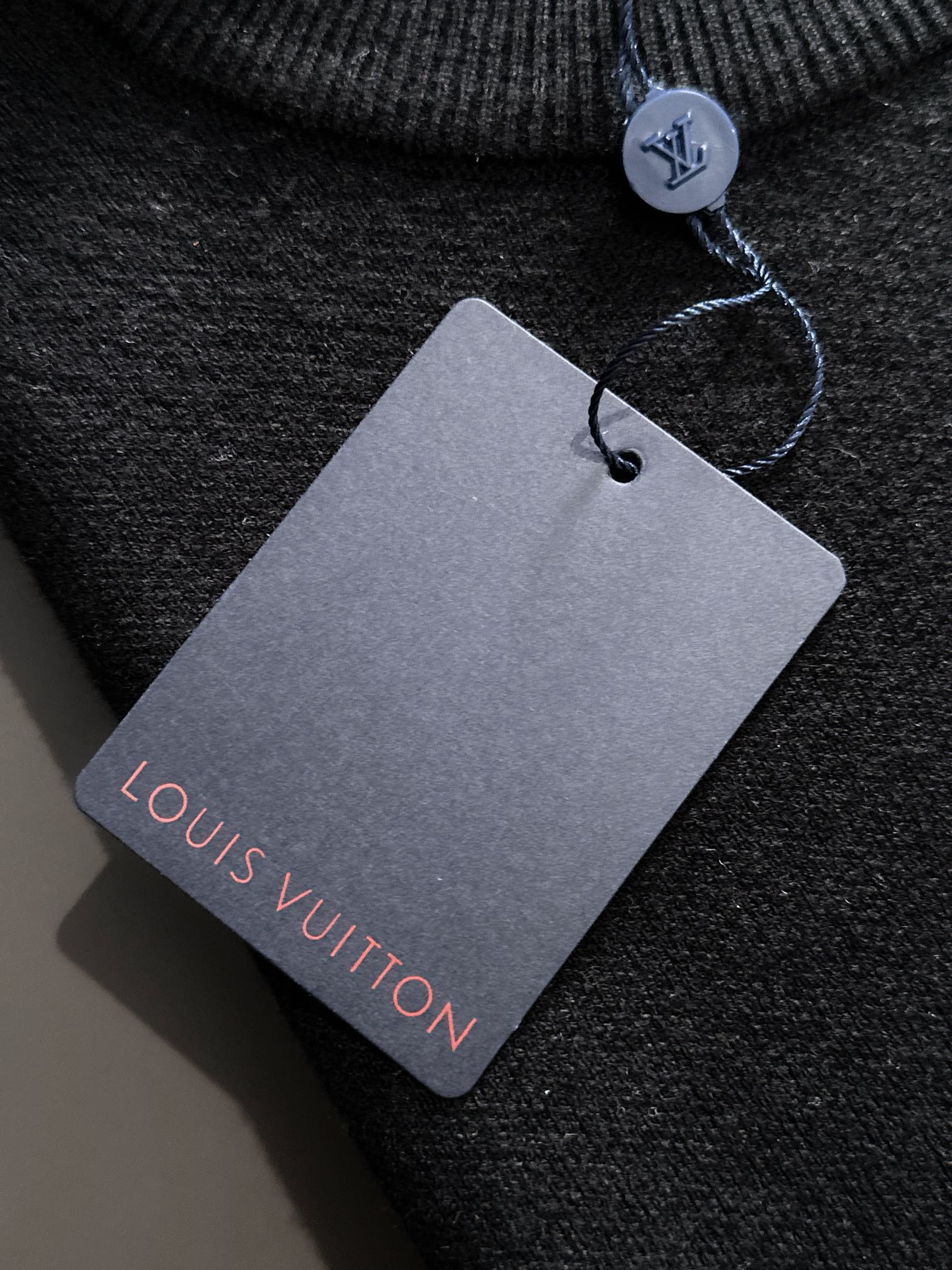 LV 2024 -black sweater