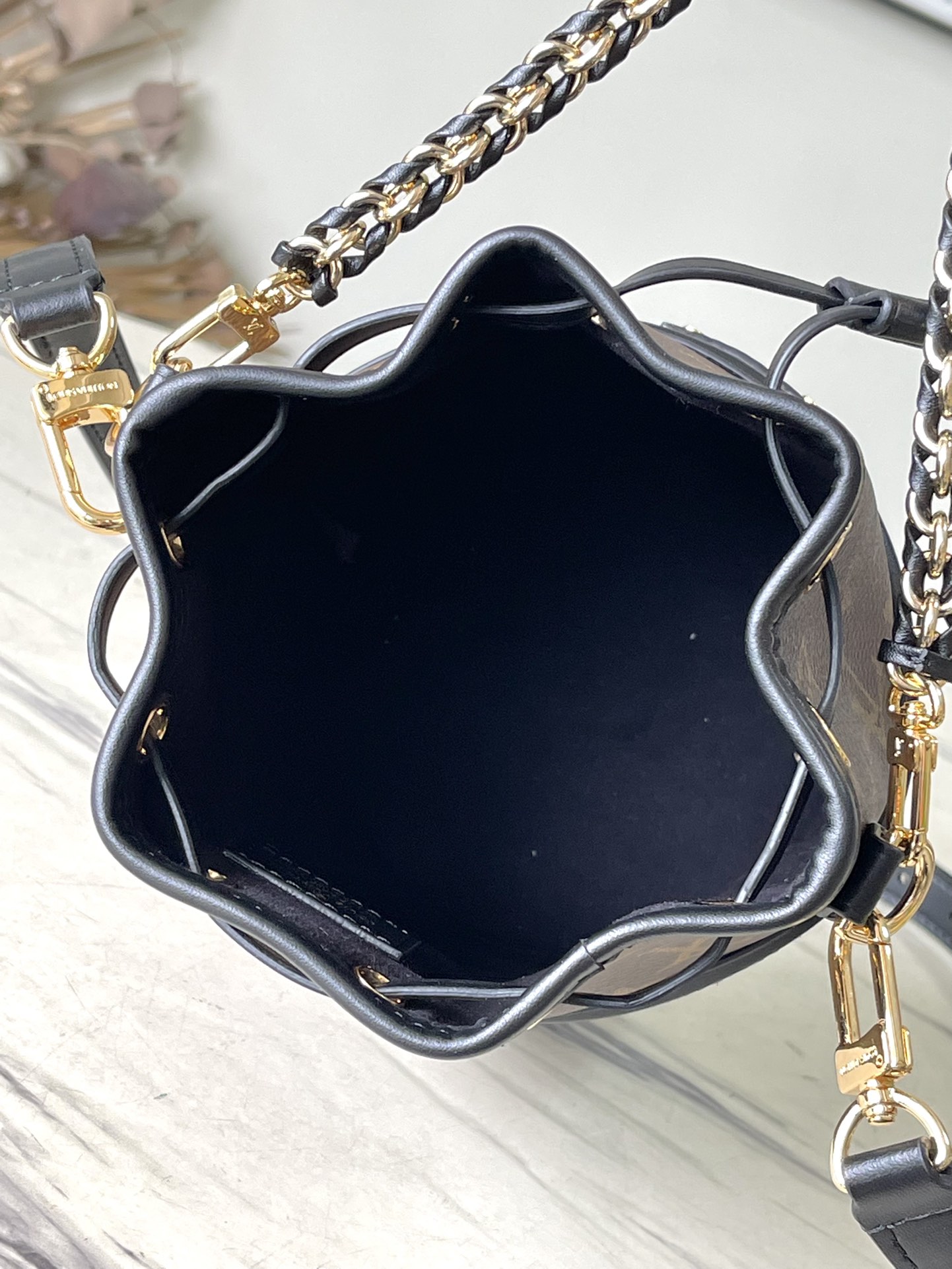 Louis Vuitton Canoé M83480 Monogram