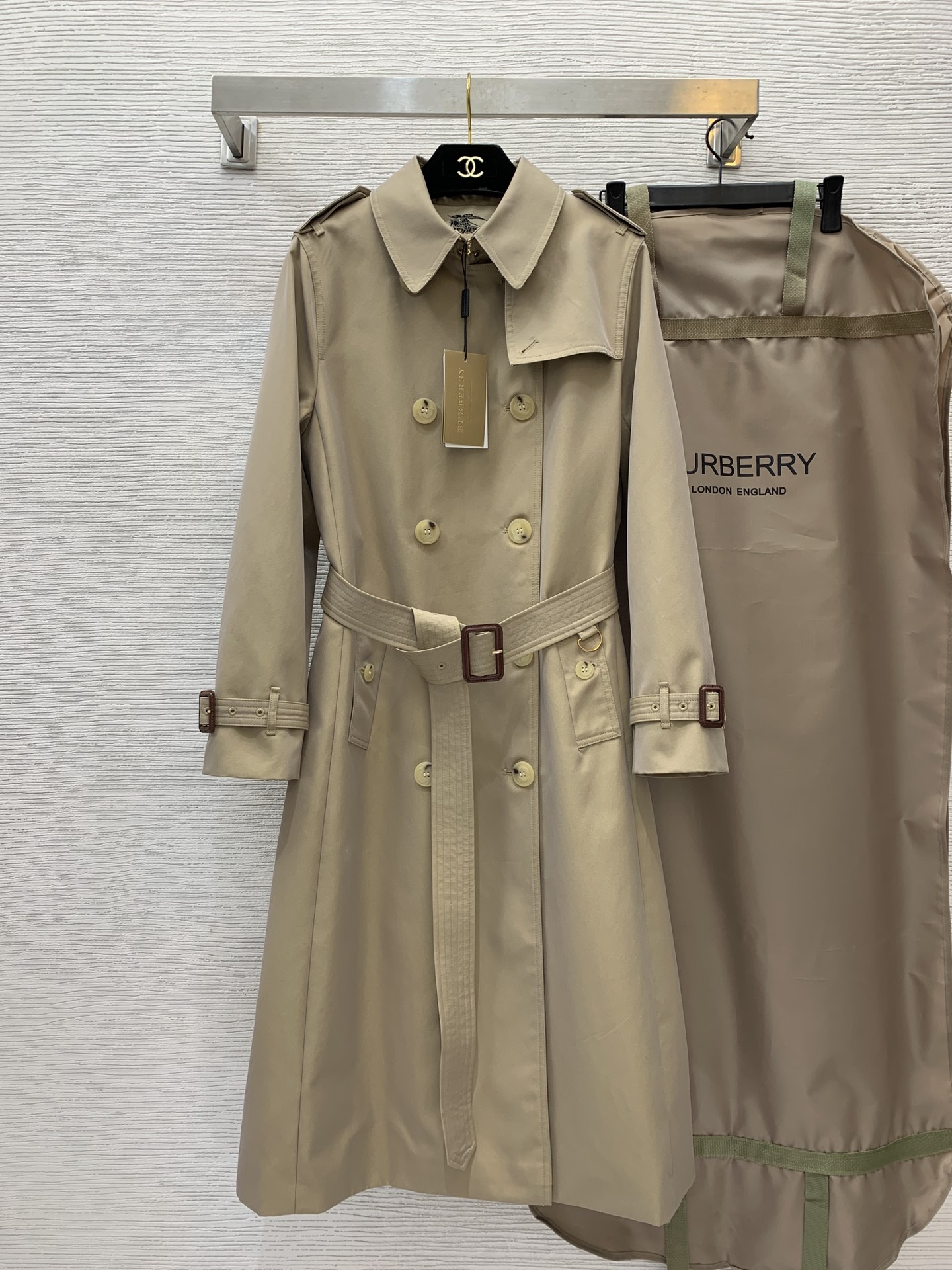 Burberry Trench Coat – 2025 Early Autumn/Winter Collection