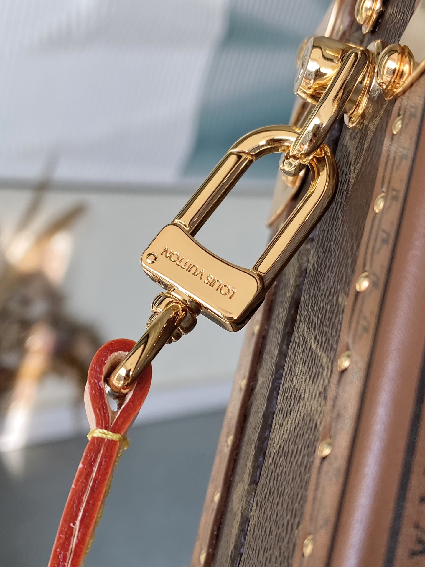 Louis Vuitton M11118 Handle Trunk Bag