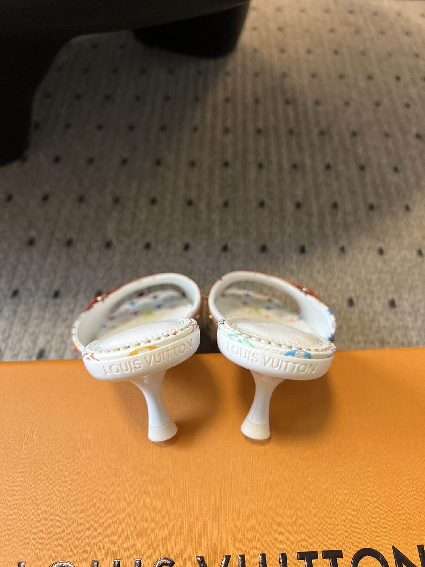 LV Spring and Summer New Flat Sandals