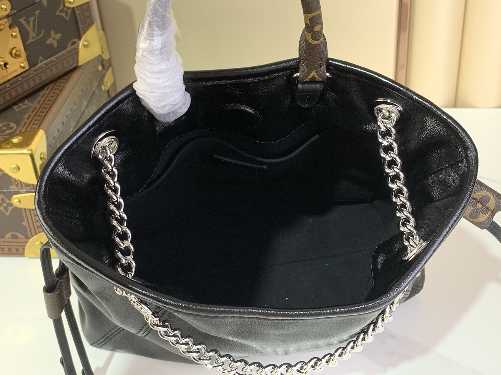 LV M25522 Off Duty Backpack Vibe