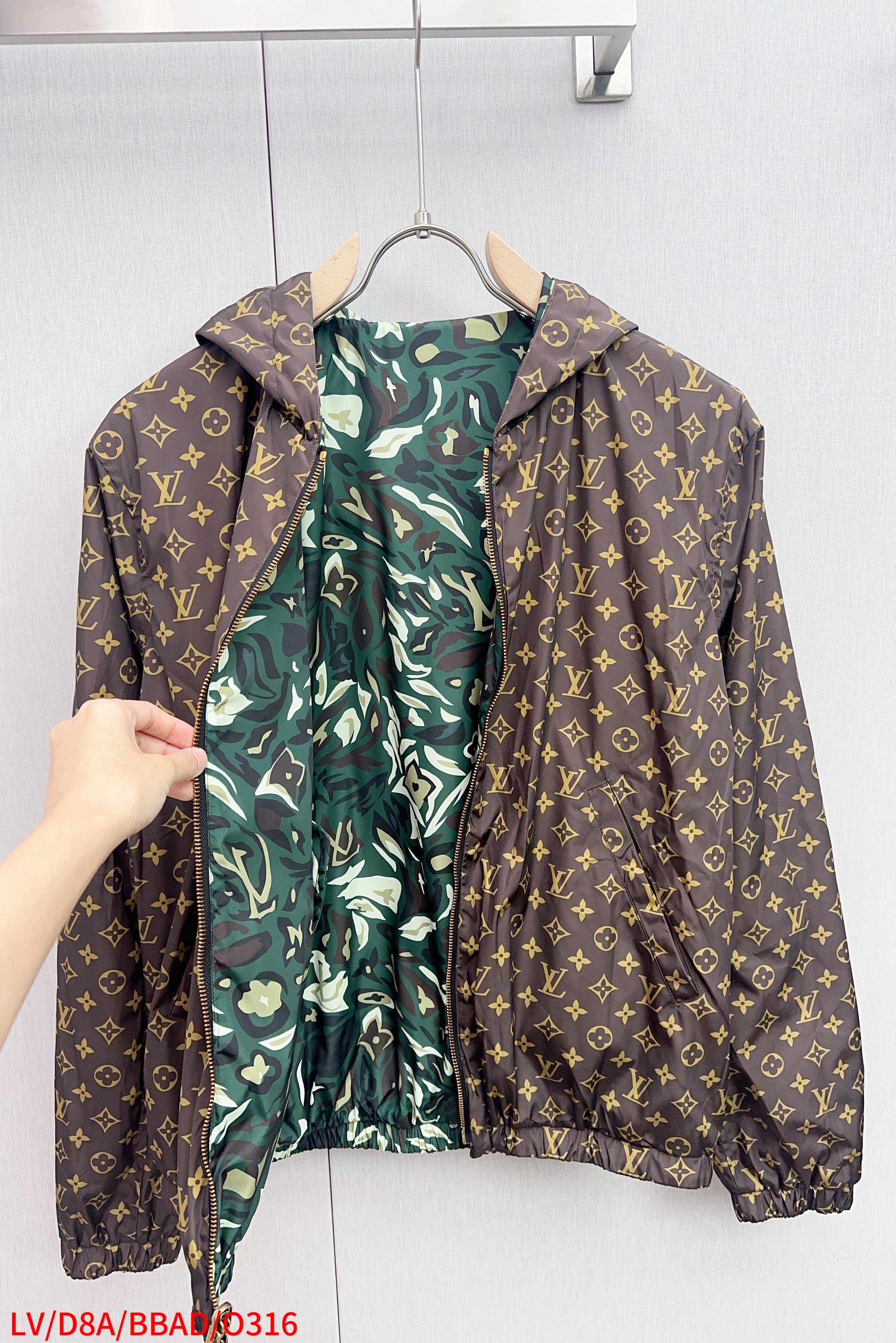 LV Jaqueta Windbreaker Reversível com Monogram