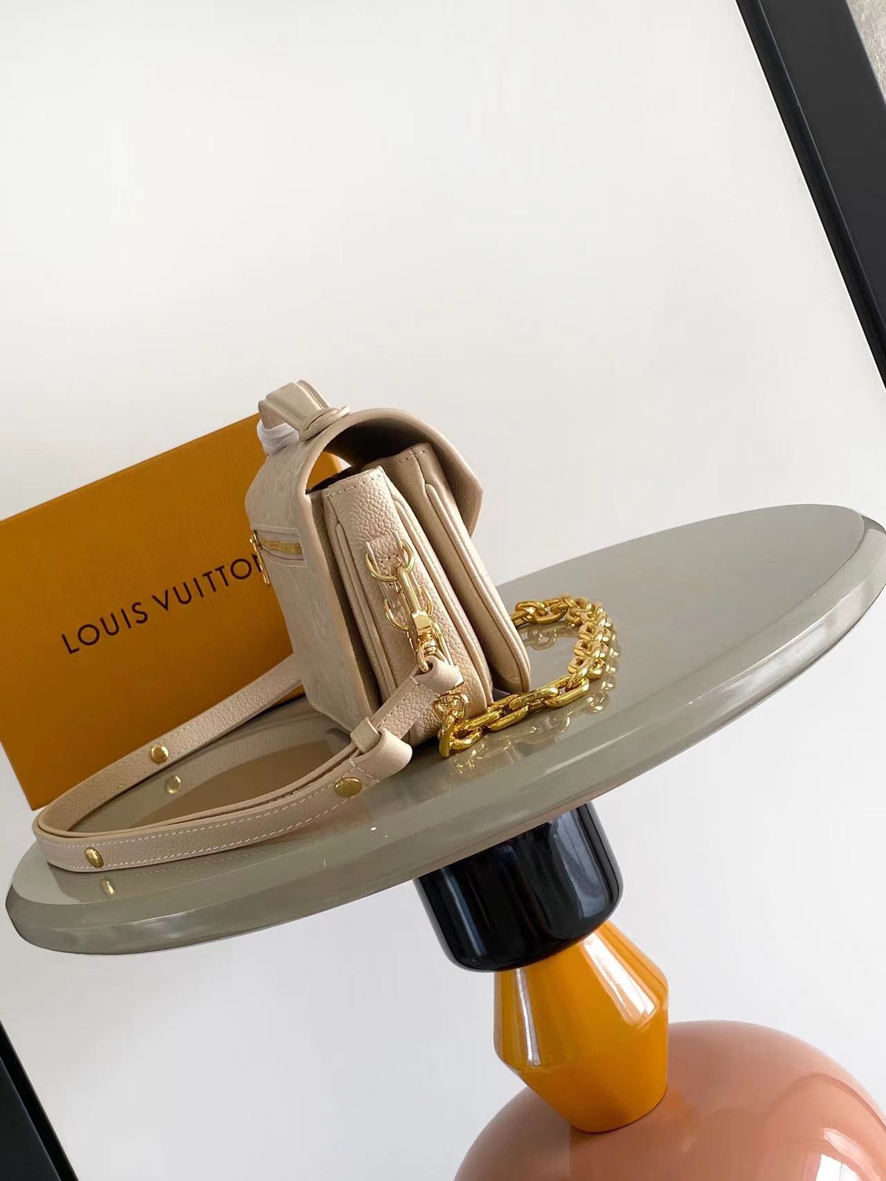 Louis Vuitton M46595 Pochette Métis East West