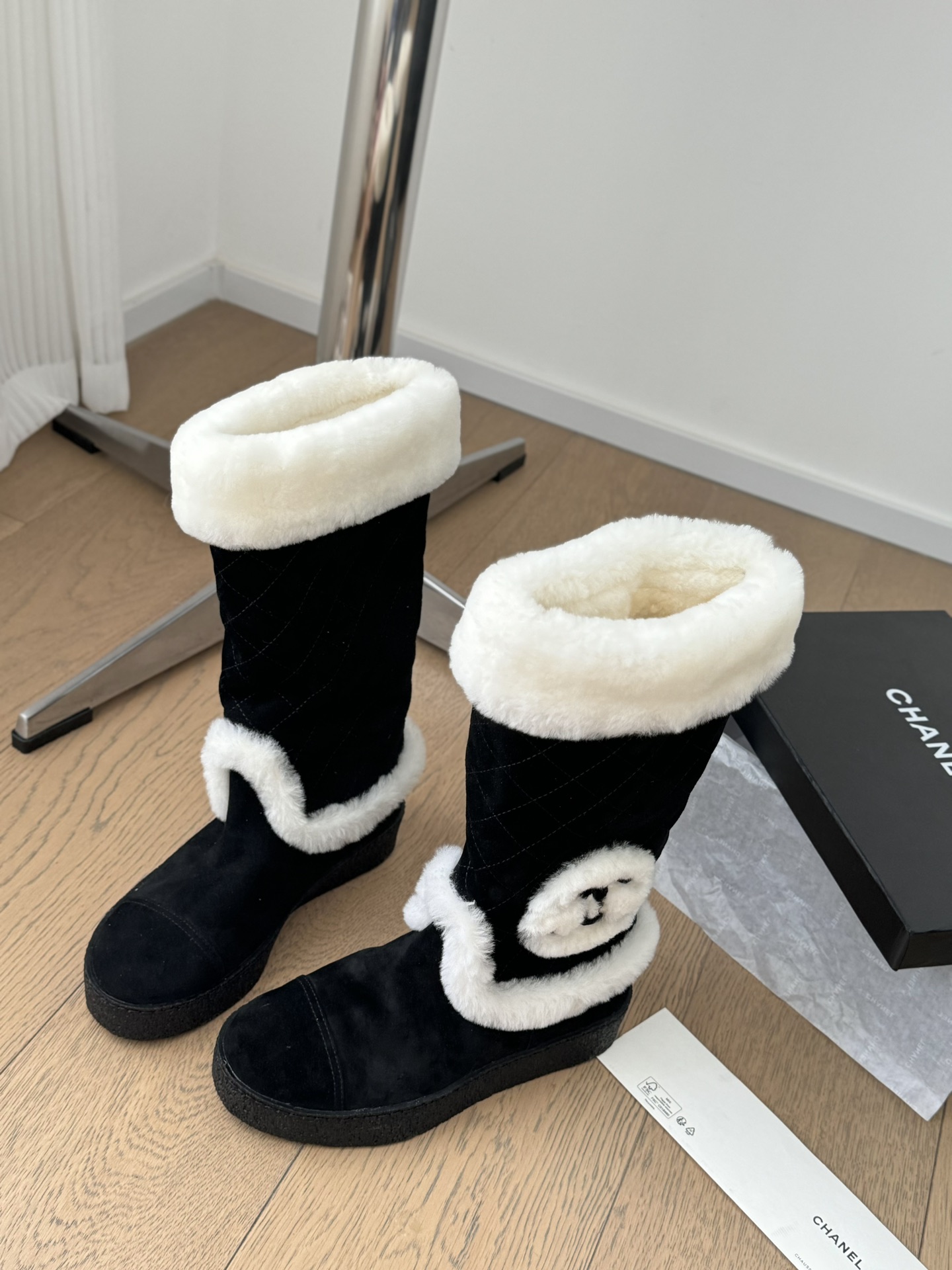 𝐜𝐡𝐚𝐧𝐞𝐥 24K new snow boots-black