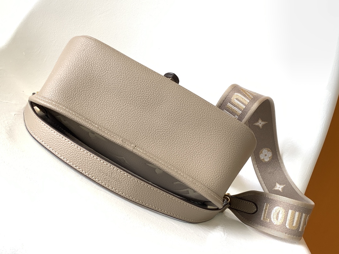 Louis Vuitton M46583 Diane Tourterelle Beige/Cream